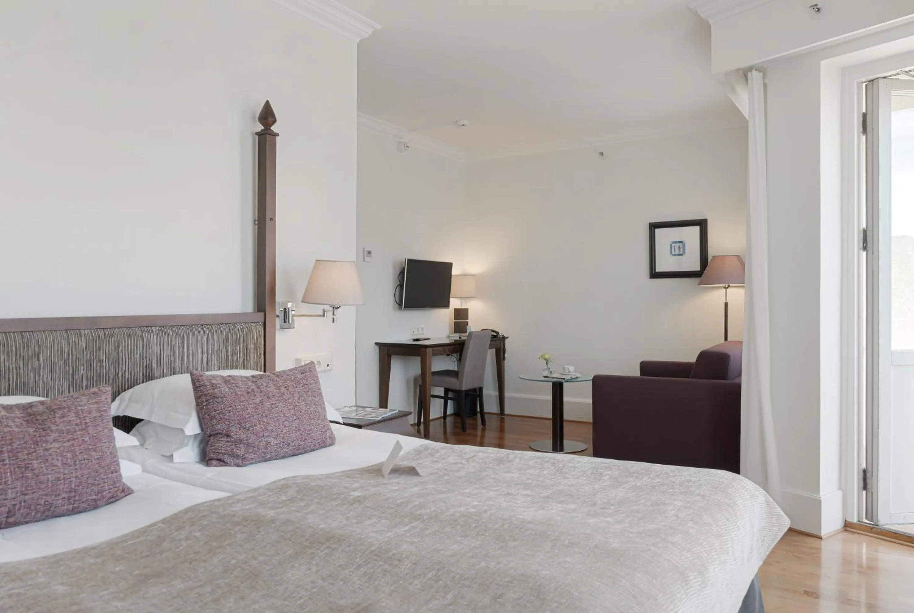 Bed in Elite Park Avenue Hotel