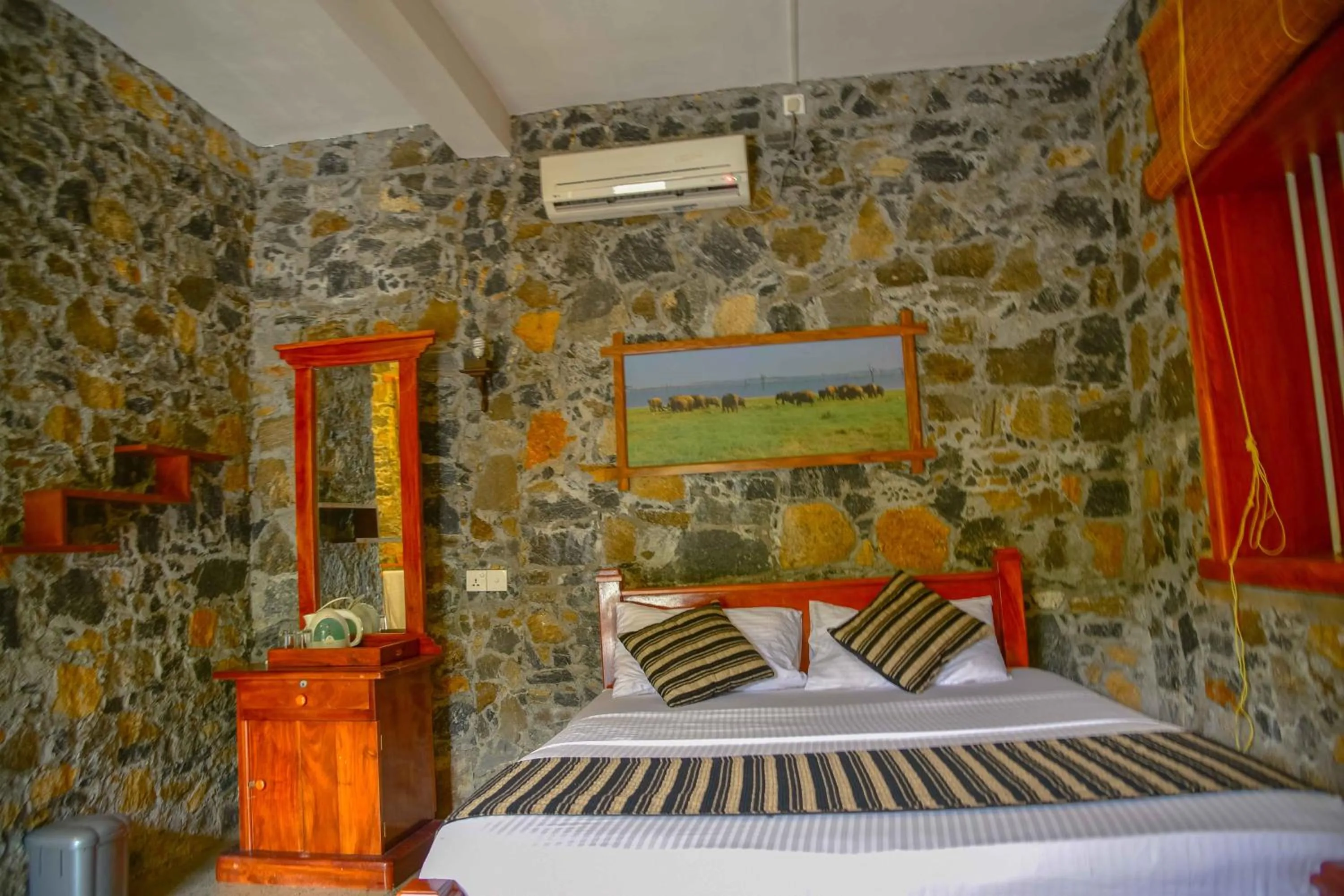 Bedroom, Bed in Lake Villa Resort