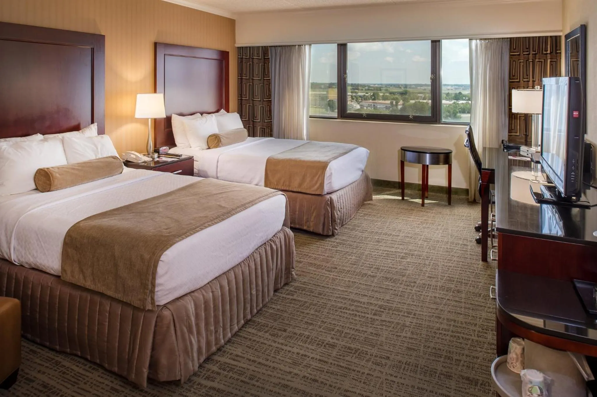 Photo of the whole room, Bed in Crowne Plaza Hotel St. Louis Airport by IHG