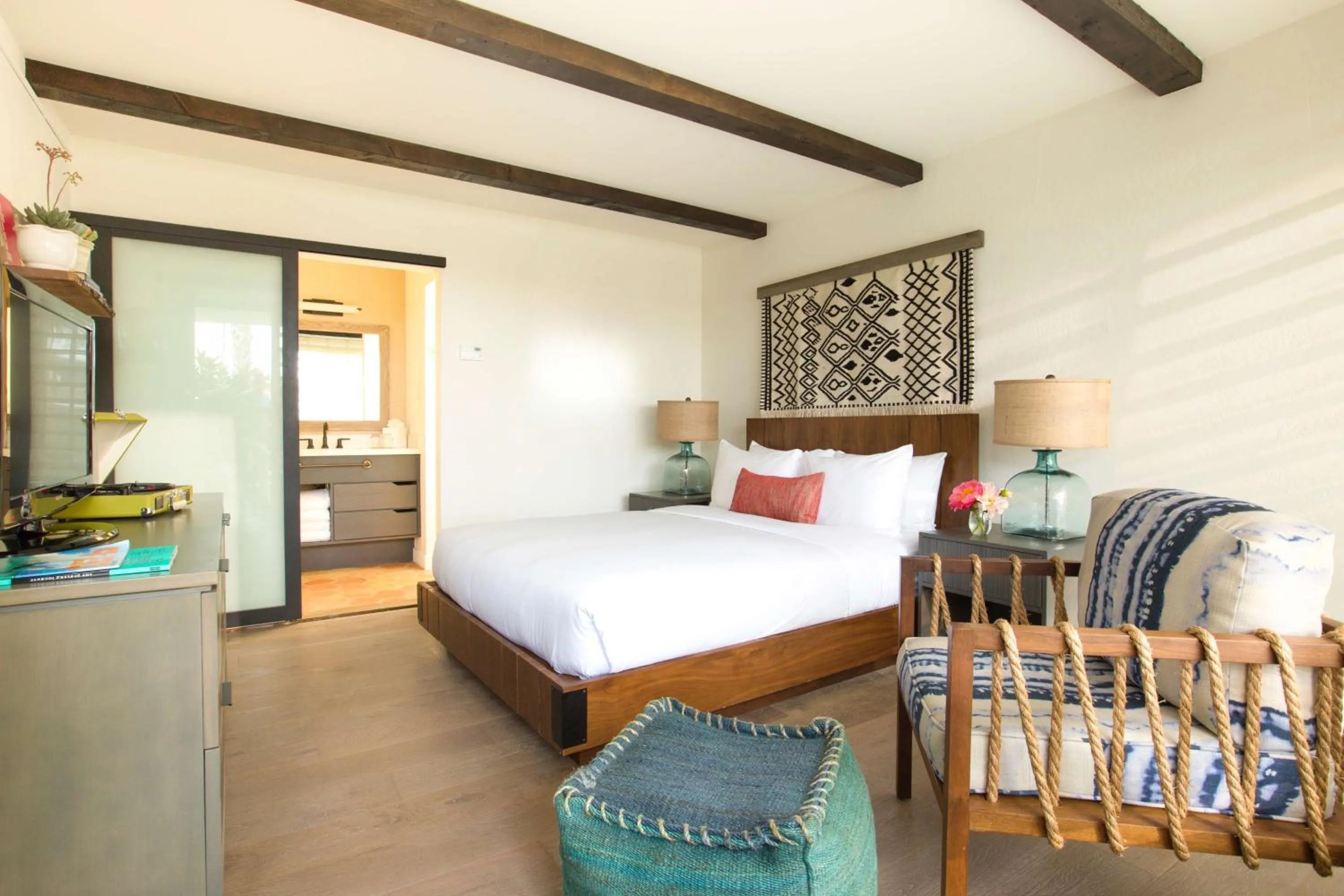 Bathroom, Bed in The Leta Santa Barbara Goleta, Tapestry Collection by Hilton