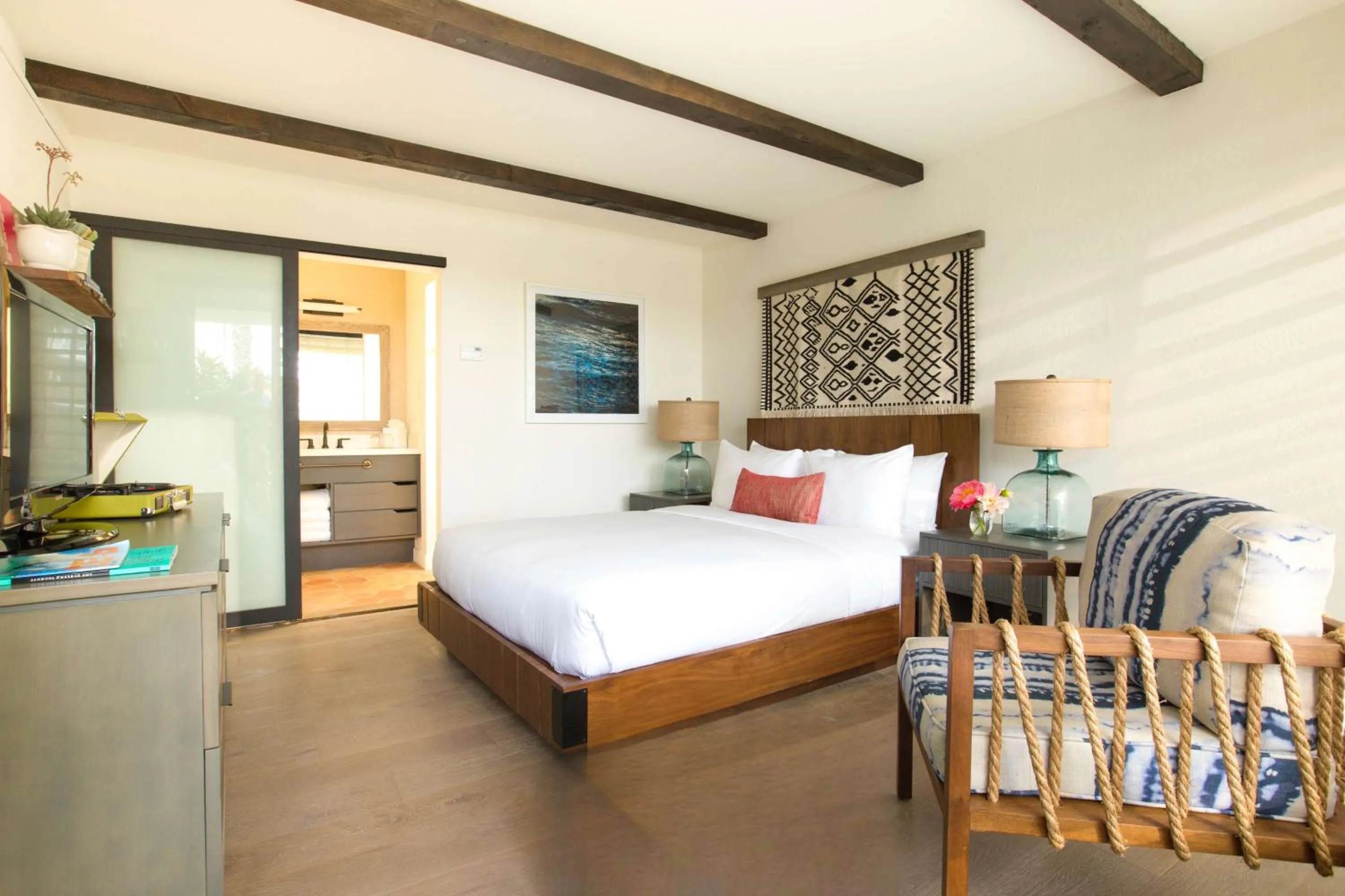 Bathroom, Bed in The Leta Santa Barbara Goleta, Tapestry Collection by Hilton