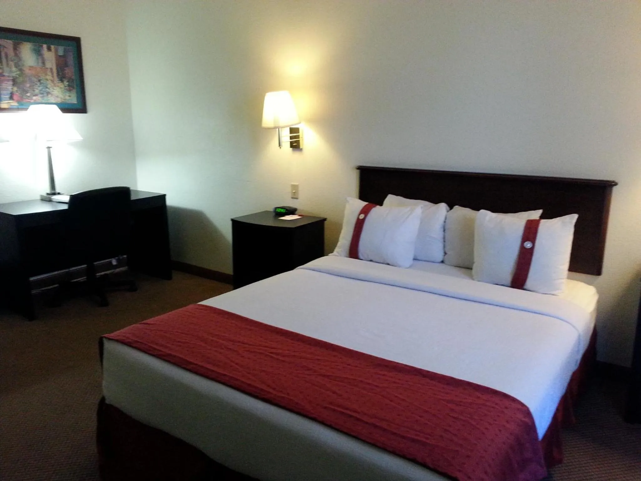Photo of the whole room, Bed in Ramada by Wyndham Williams/Grand Canyon Area