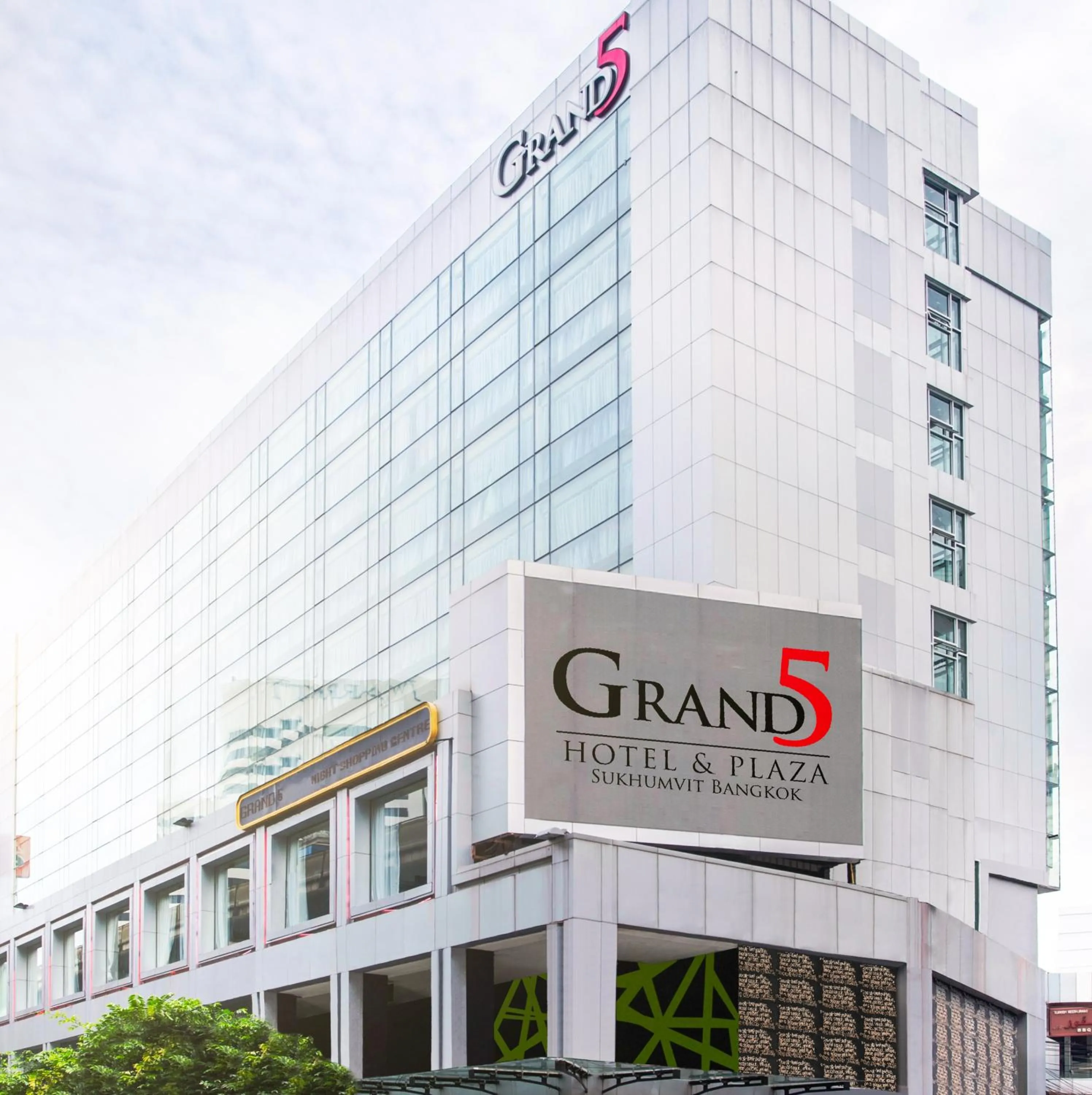 Facade/entrance in Grand 5 Hotel & Plaza Sukhumvit Bangkok