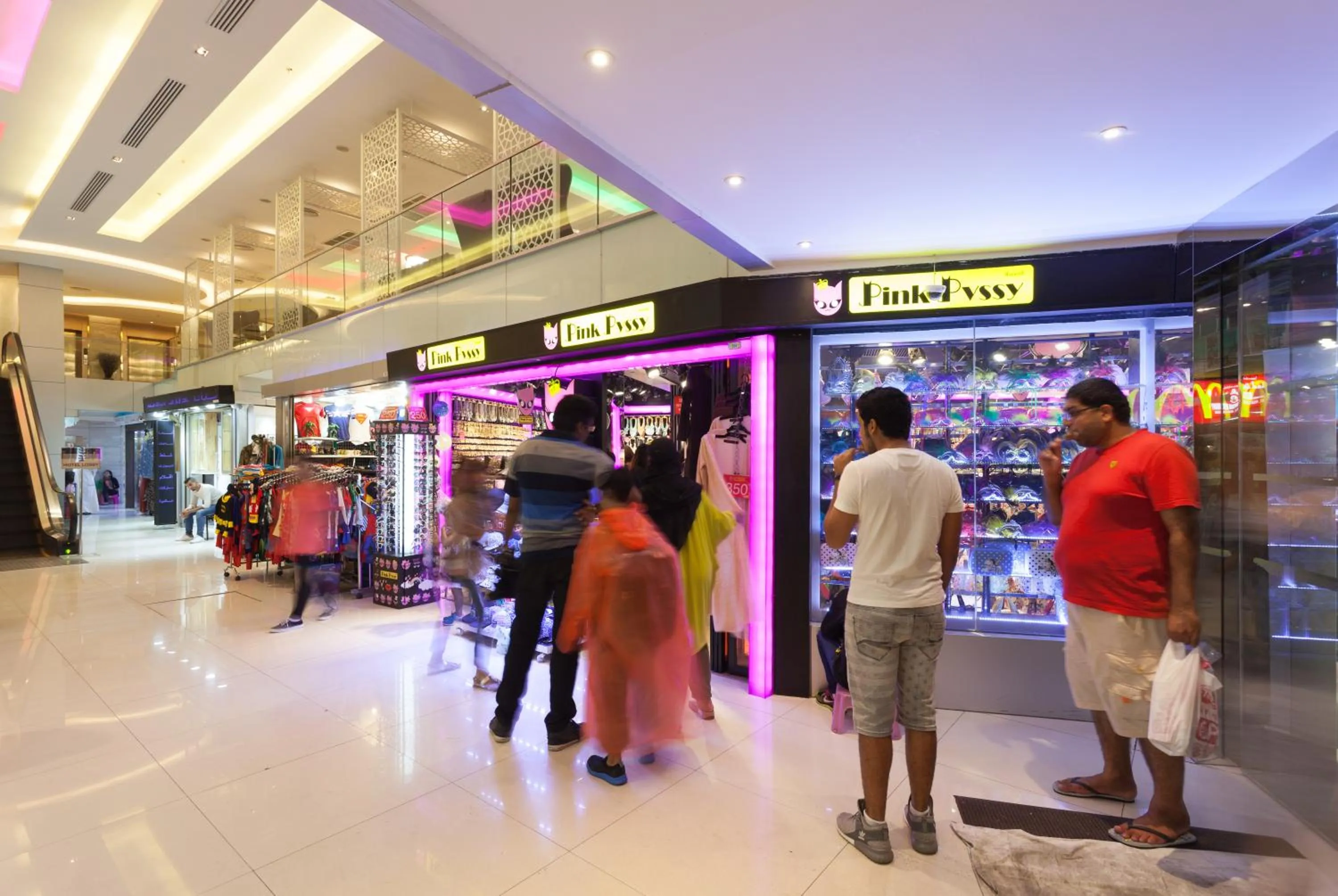 Shopping Area in Grand 5 Hotel & Plaza Sukhumvit Bangkok