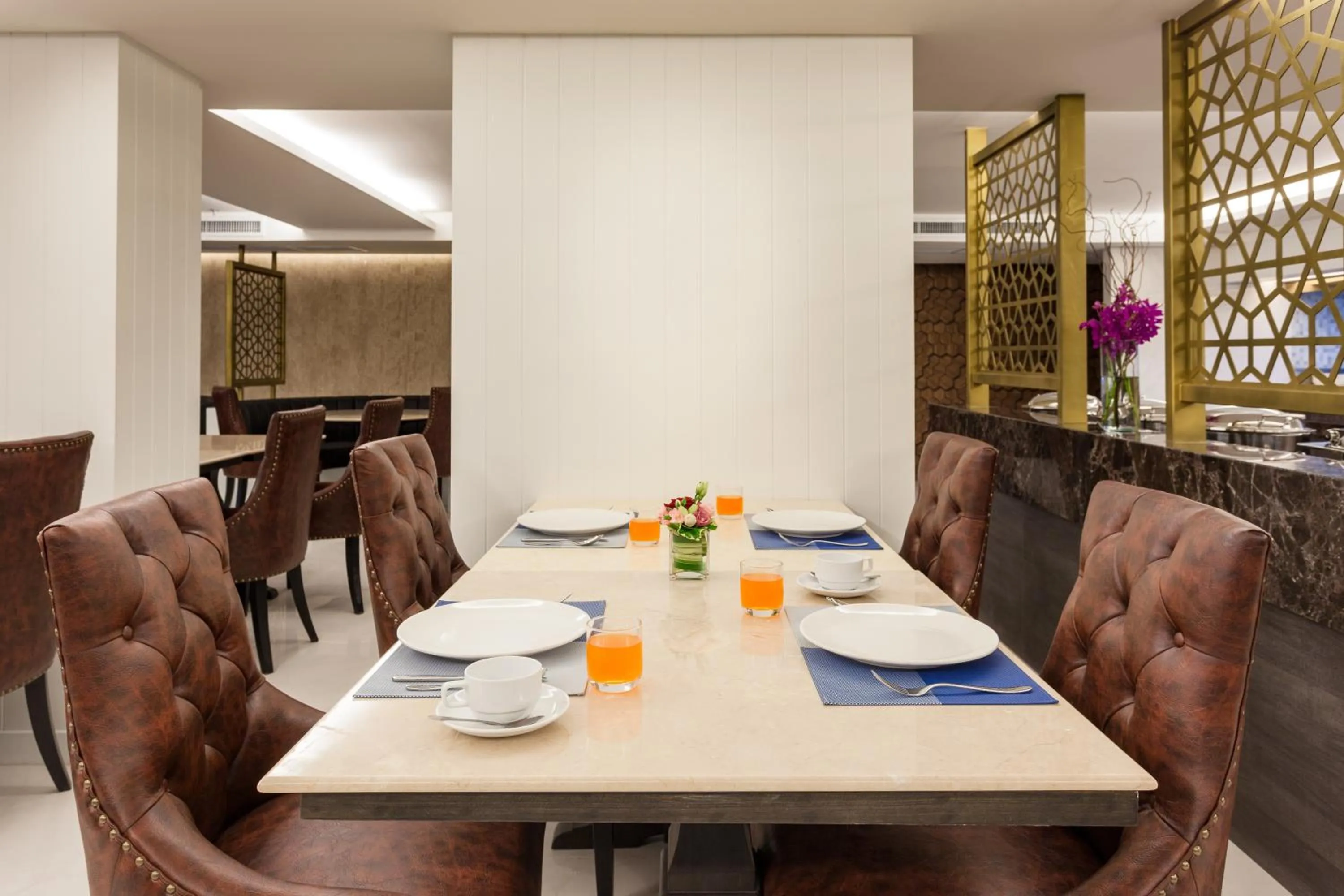 Restaurant/places to eat in Grand 5 Hotel & Plaza Sukhumvit Bangkok