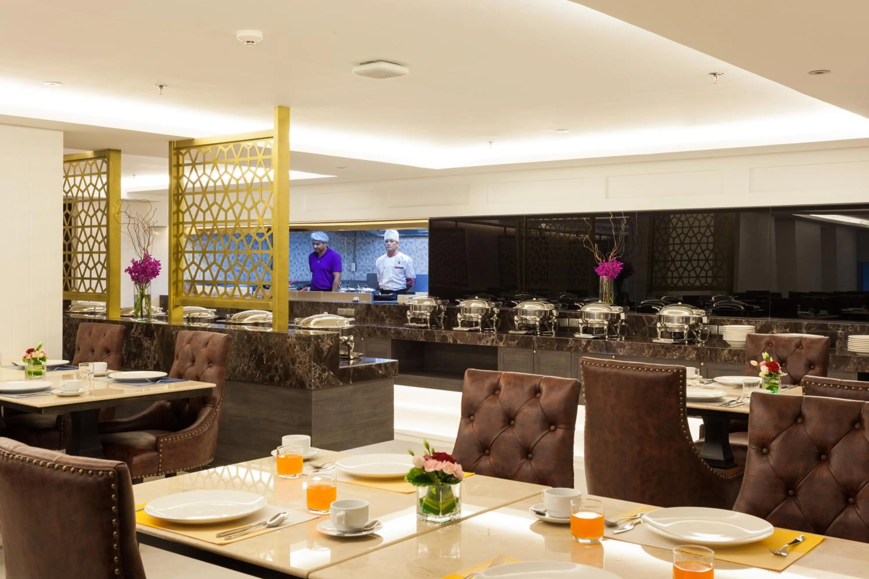 Restaurant/places to eat in Grand 5 Hotel & Plaza Sukhumvit Bangkok