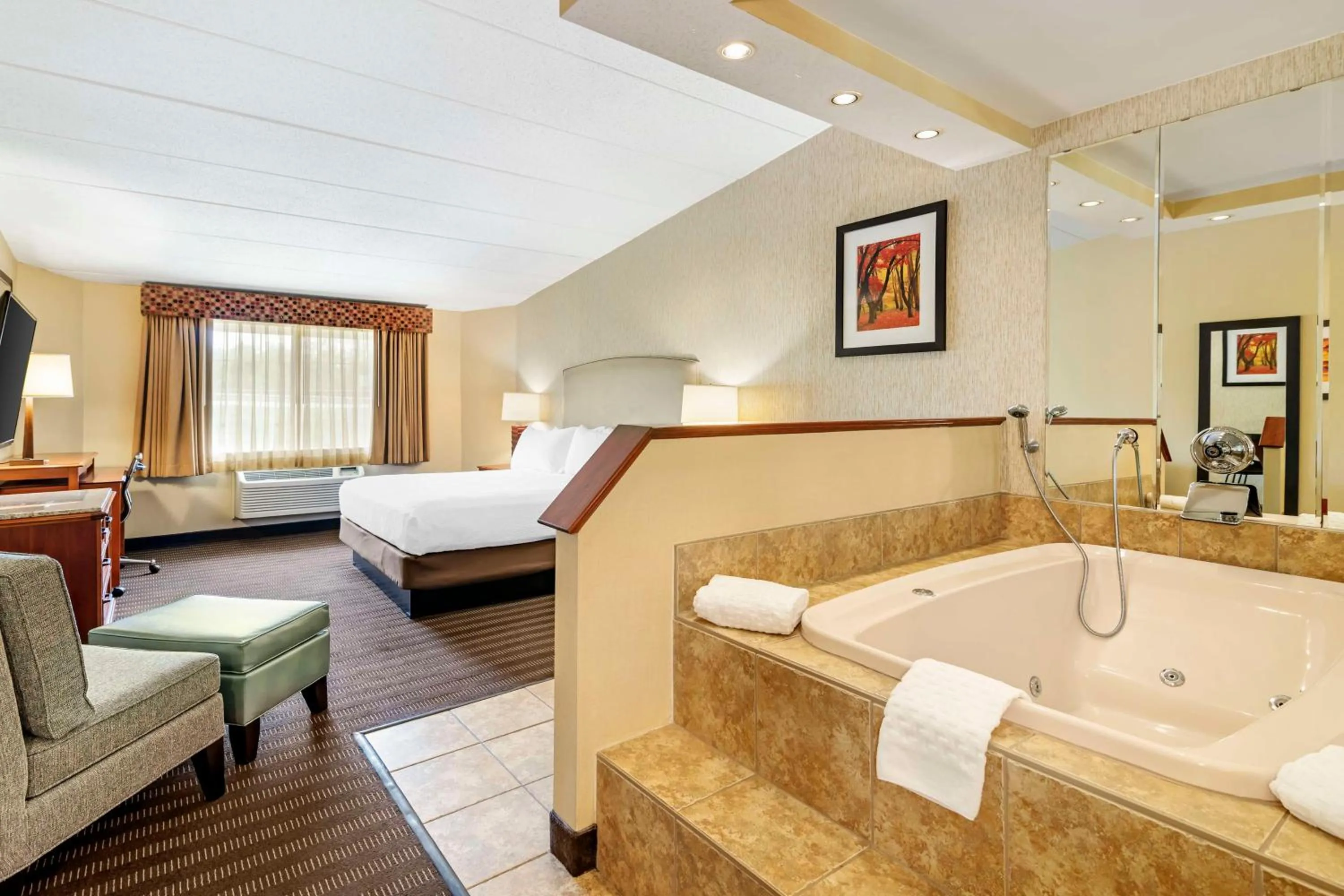 Bedroom, Bed in Best Western Springfield Hotel