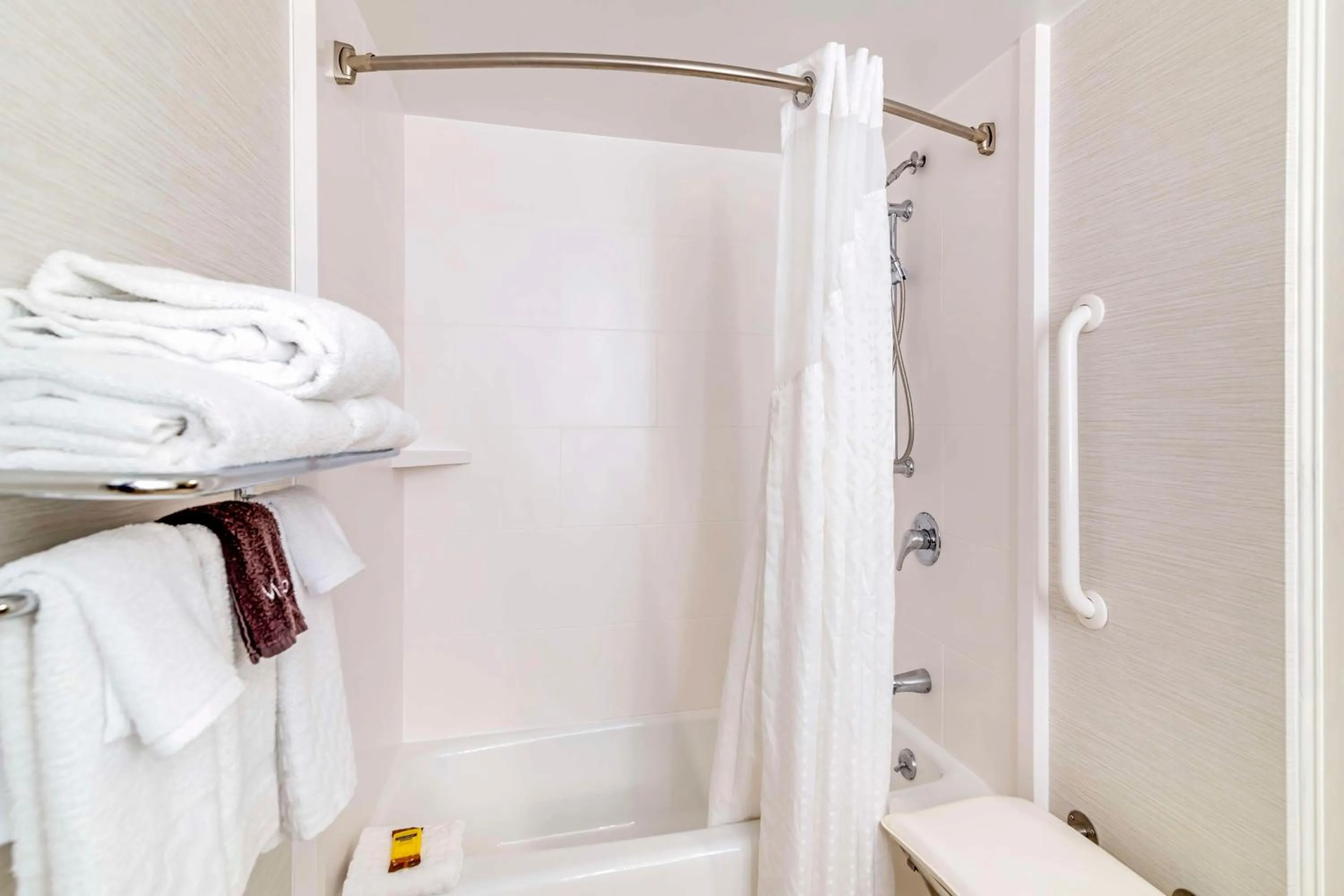 Bathroom in Best Western Springfield Hotel