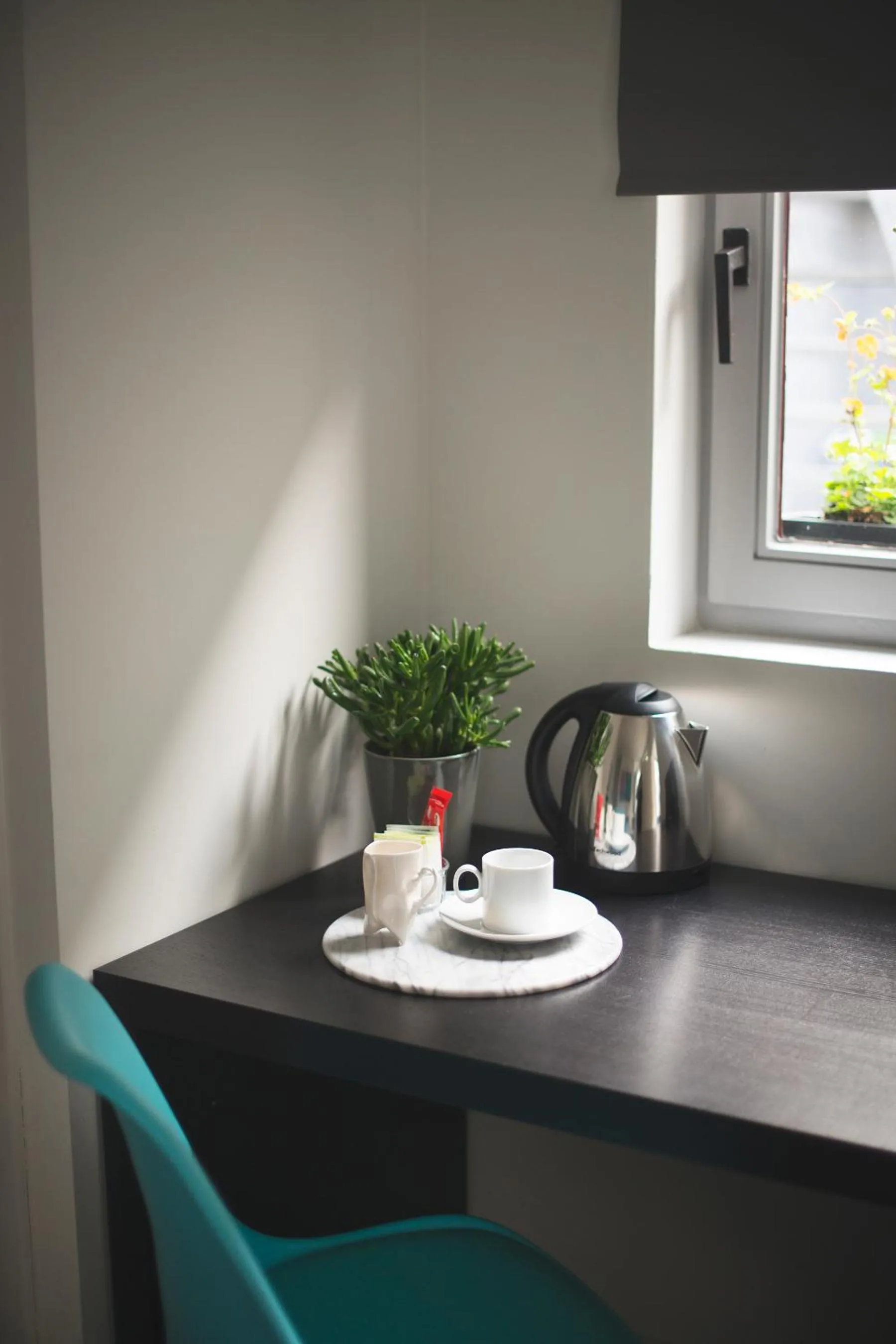 Coffee/tea facilities in 4B B&B Brugge