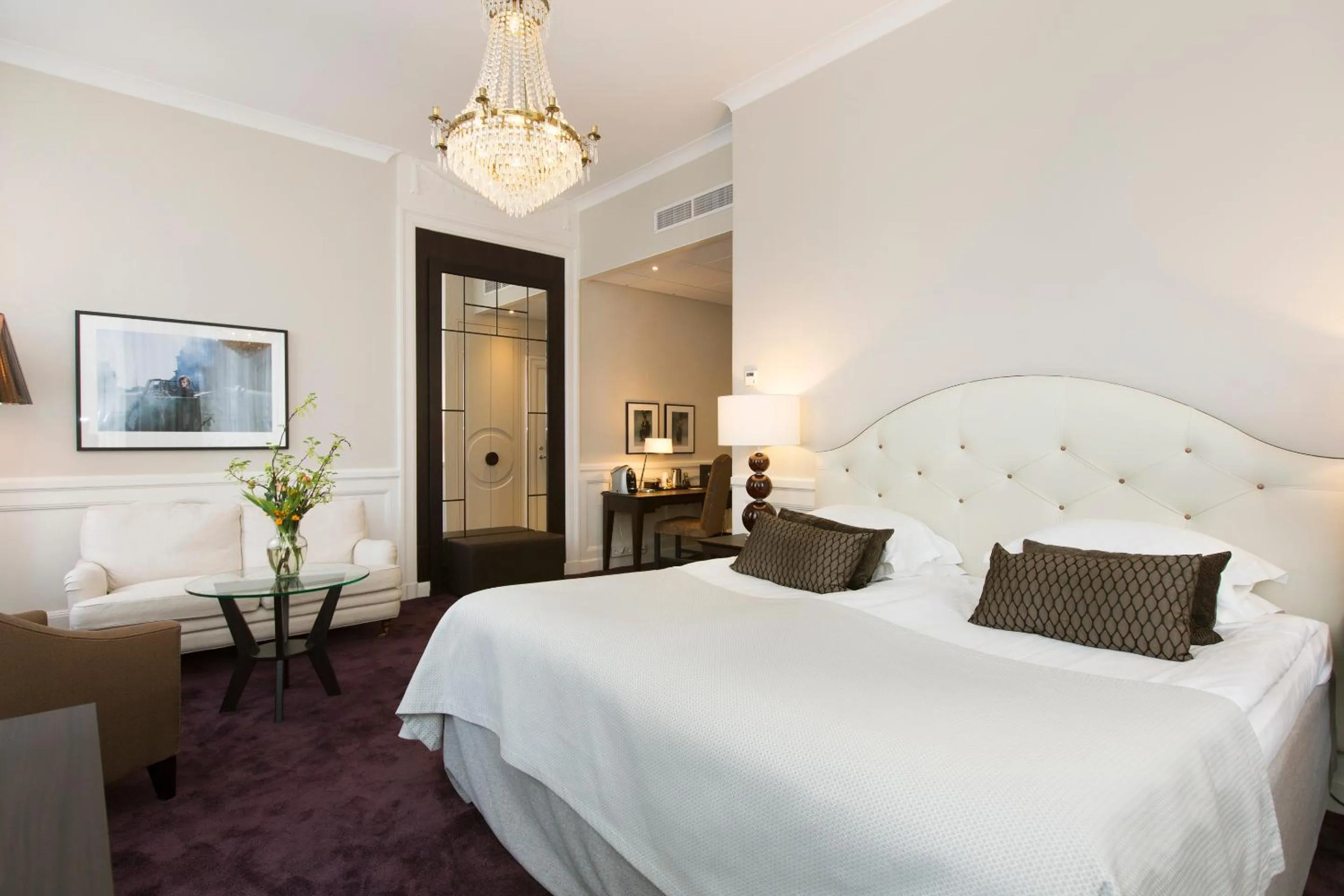 Photo of the whole room, Bed in Elite Hotel Savoy