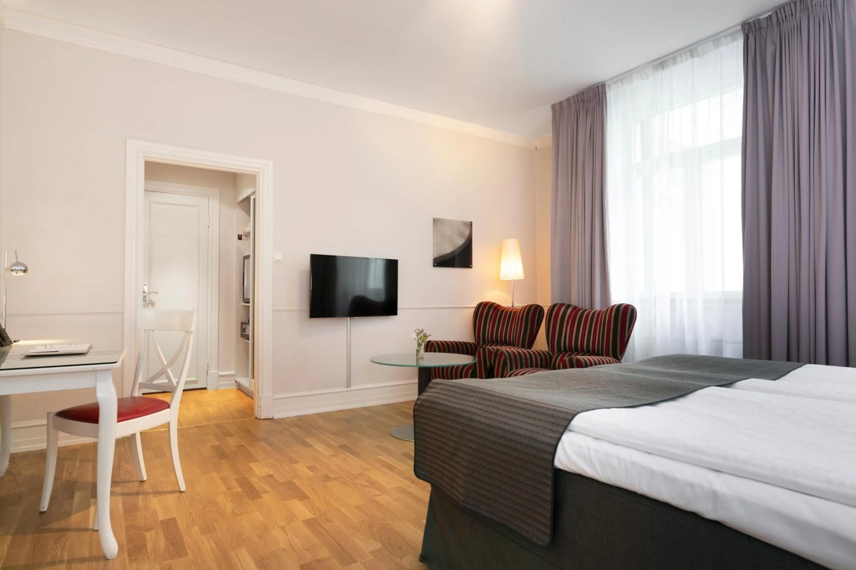 Bed in Elite Hotel Savoy