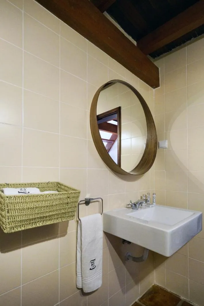 Bathroom in Vale Fuzeiros Nature Guest House