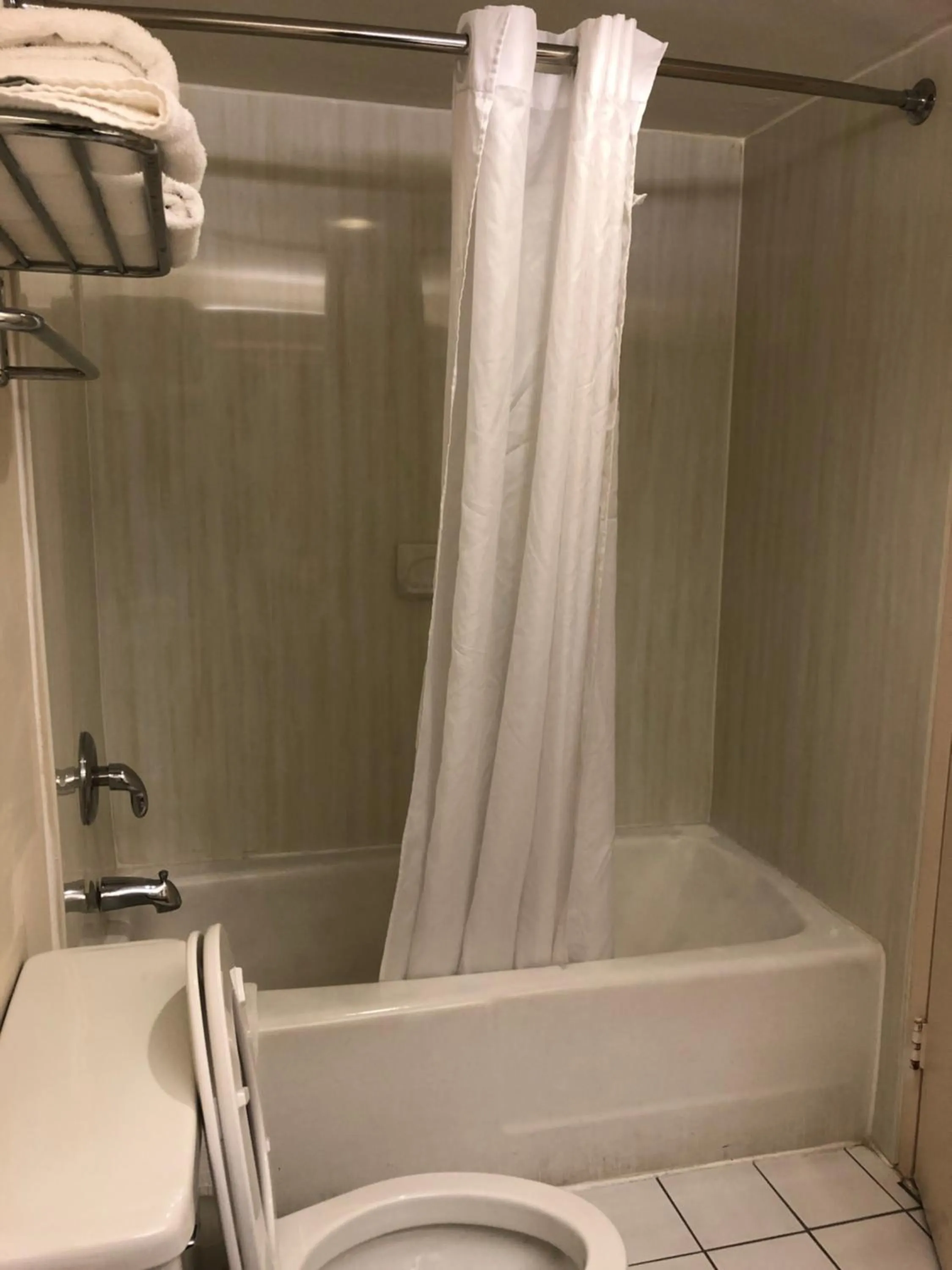 Bathroom in E Hotel Banquet & Conference Center