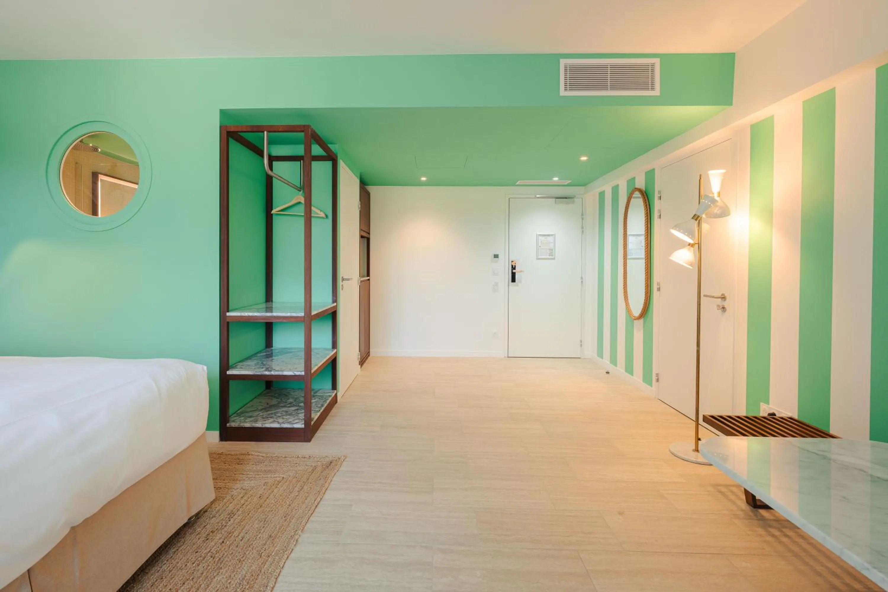 Photo of the whole room, Bed in Hotel Casarose - Cannes Mandelieu