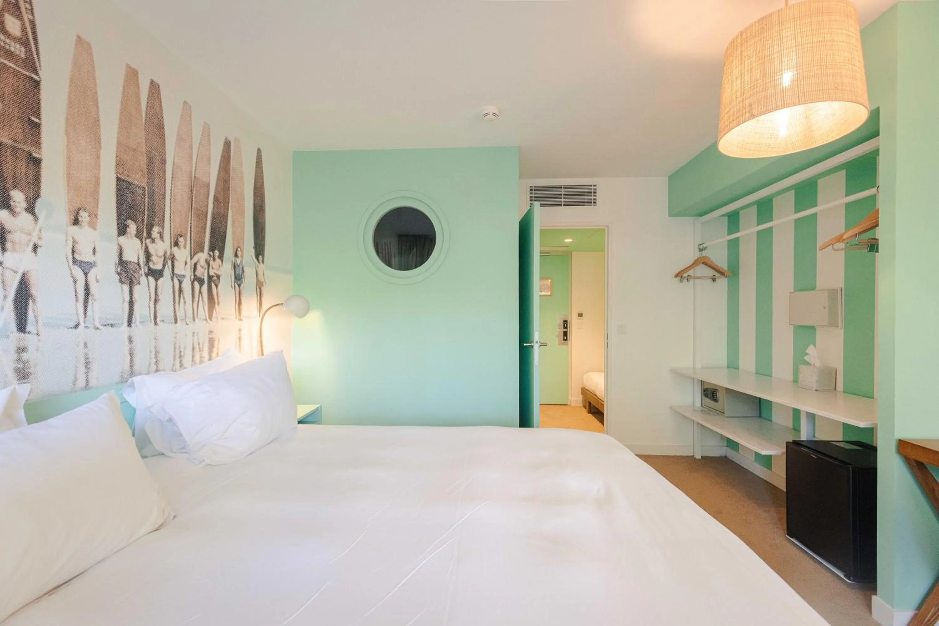 Photo of the whole room, Bed in Hotel Casarose - Cannes Mandelieu