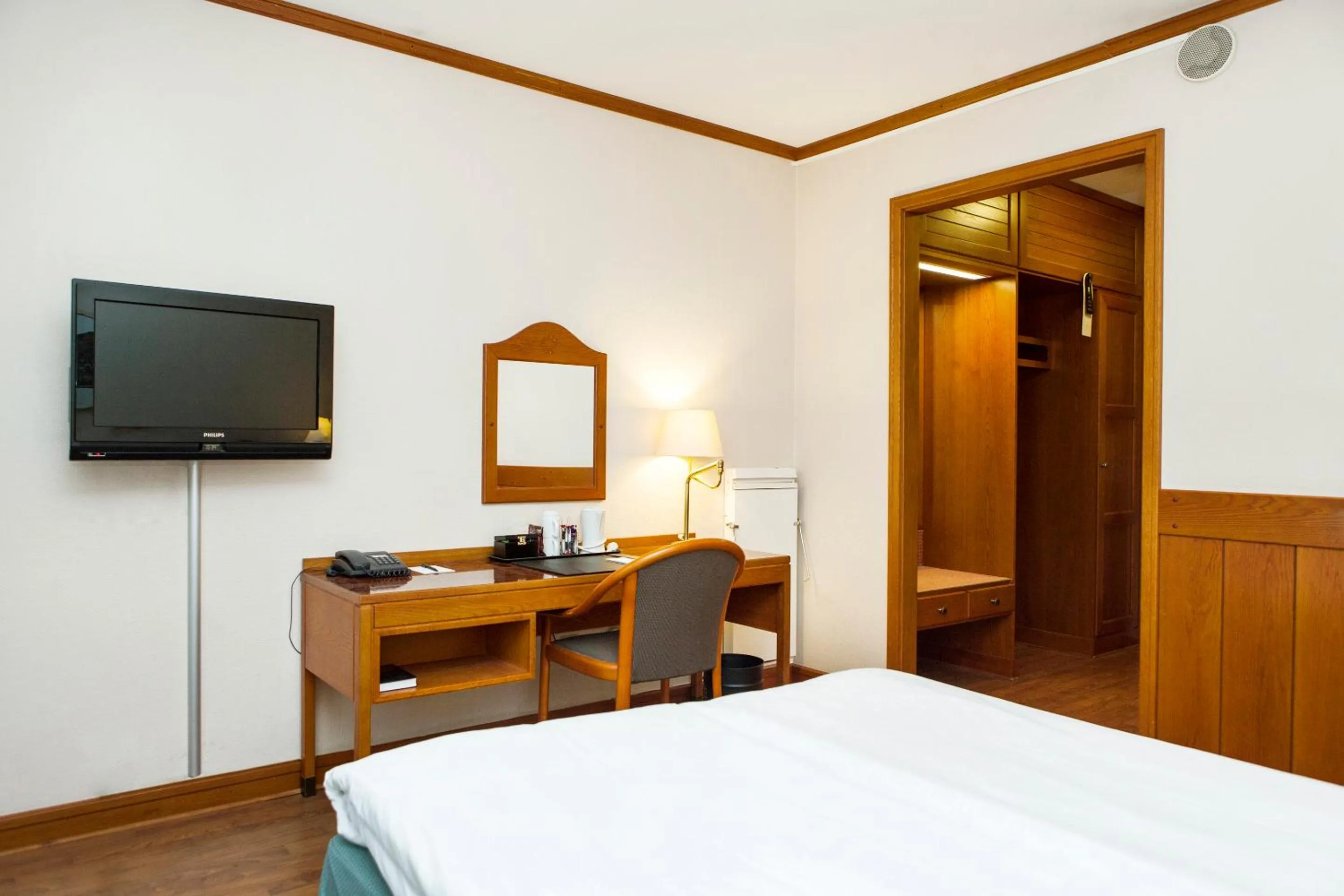 Photo of the whole room, Bed in Hotel Bishops Arms Malmö