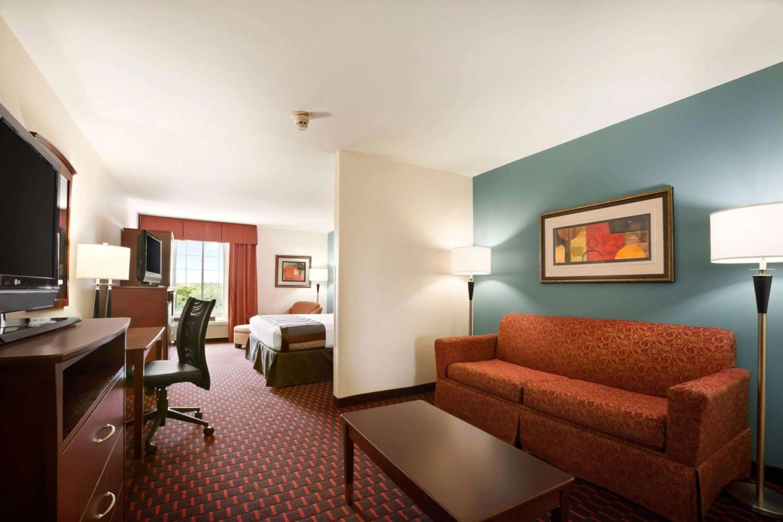 Photo of the whole room in Wingate by Wyndham San Marcos