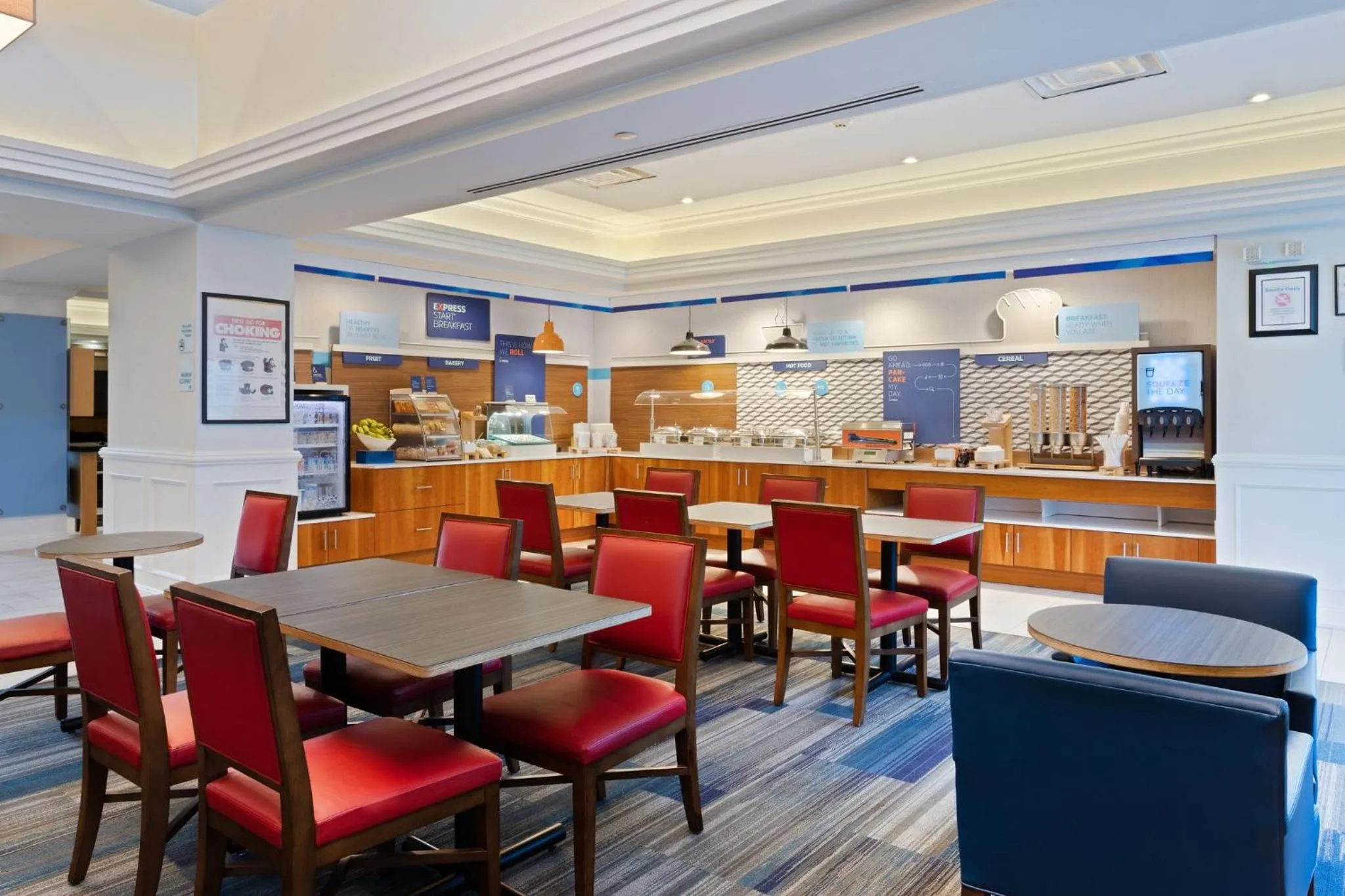 Breakfast in Holiday Inn Express Hauppauge-Long Island by IHG