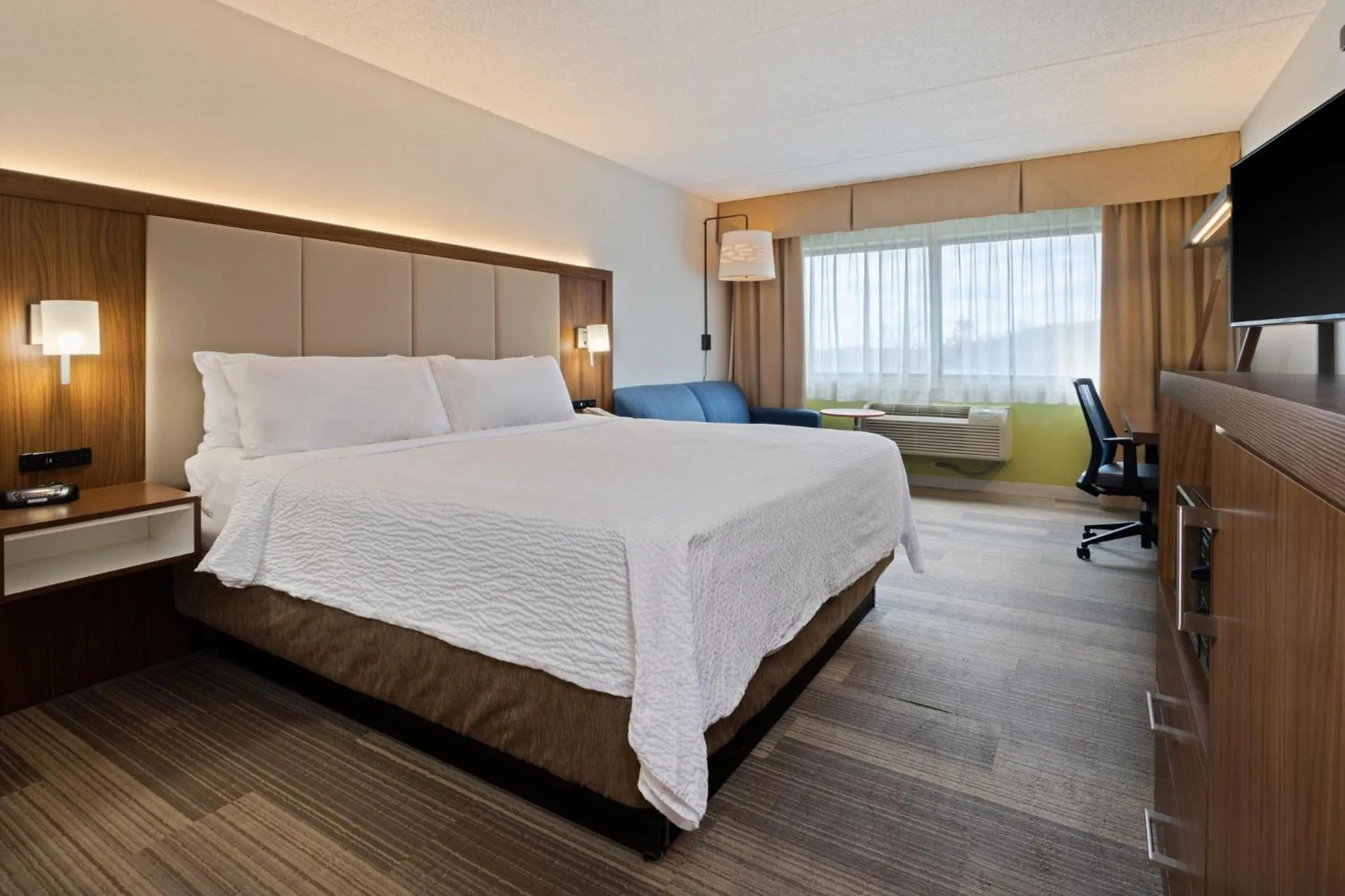 Photo of the whole room, Bed in Holiday Inn Express Hauppauge-Long Island by IHG