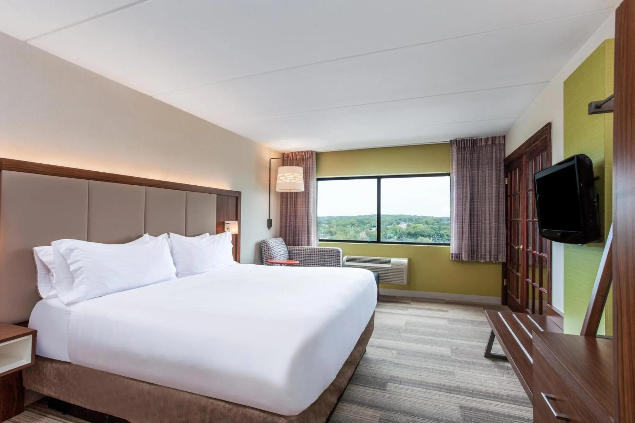 Photo of the whole room, Bed in Holiday Inn Express Hauppauge-Long Island by IHG