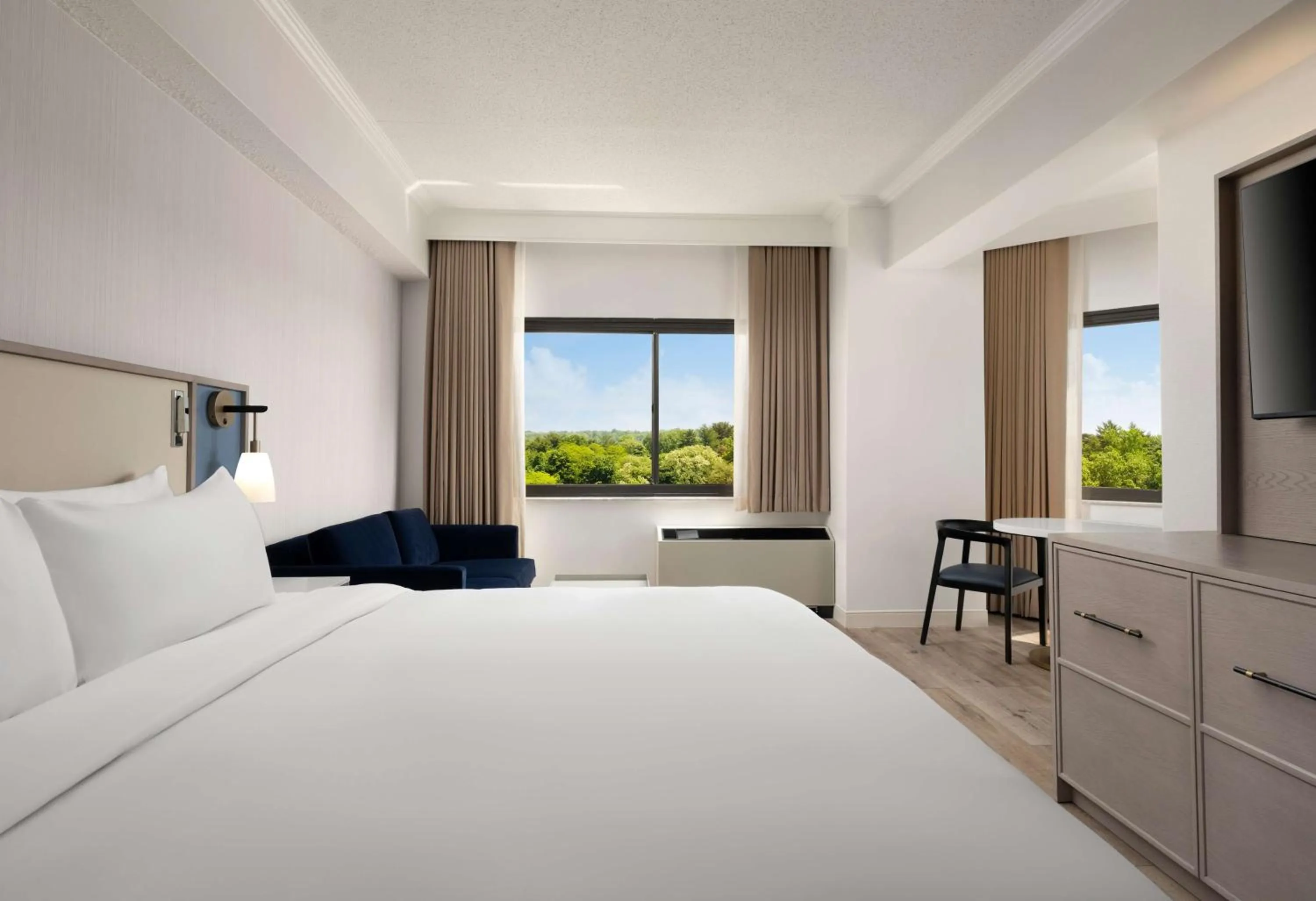 Bedroom, Bed in Sonesta White Plains Downtown