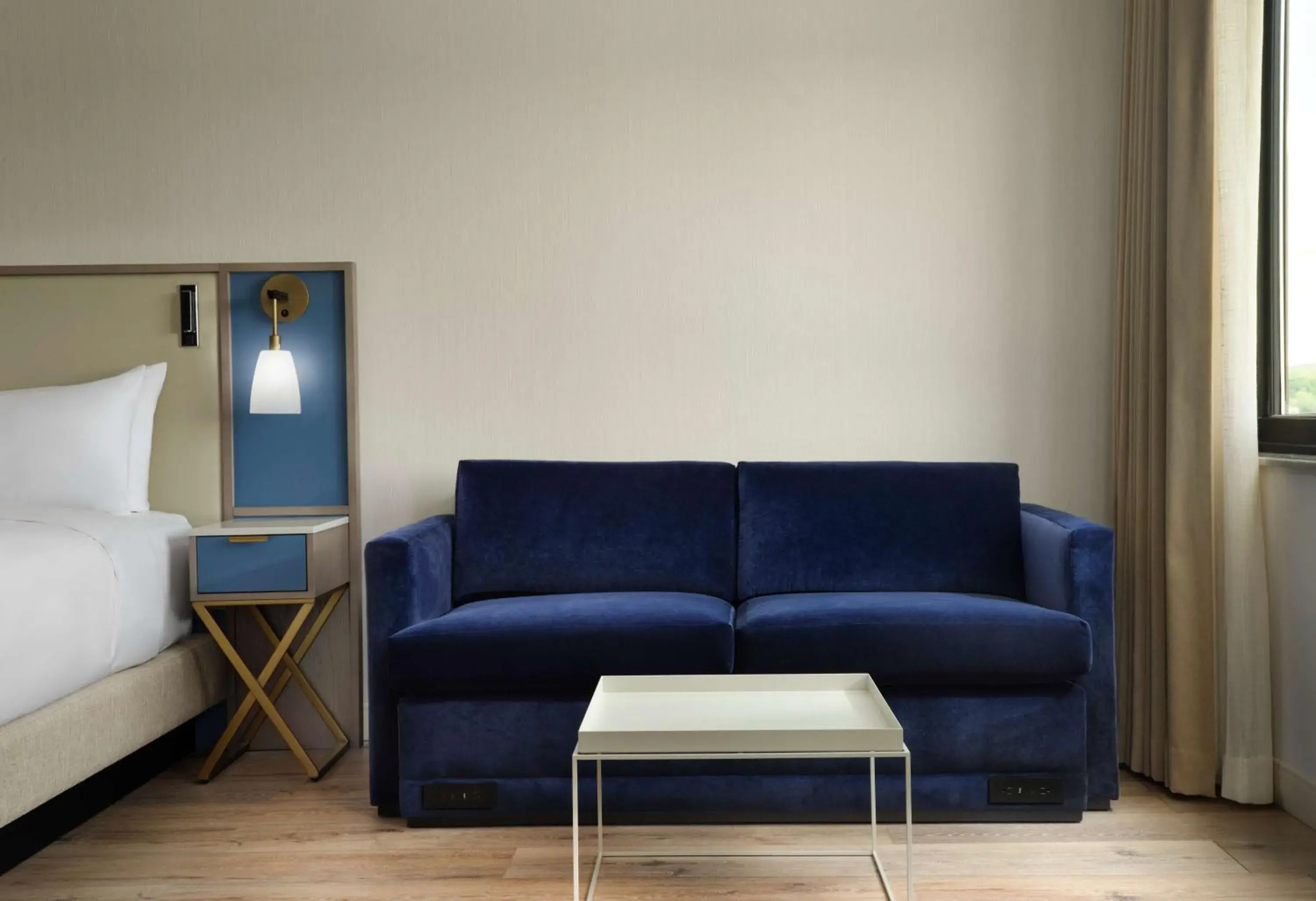 Deluxe King - Mobility Accessible - Roll-In Shower in Sonesta White Plains Downtown Deluxe King - Mobility Accessible - Roll-In Shower in Sonesta White Plains Downtown