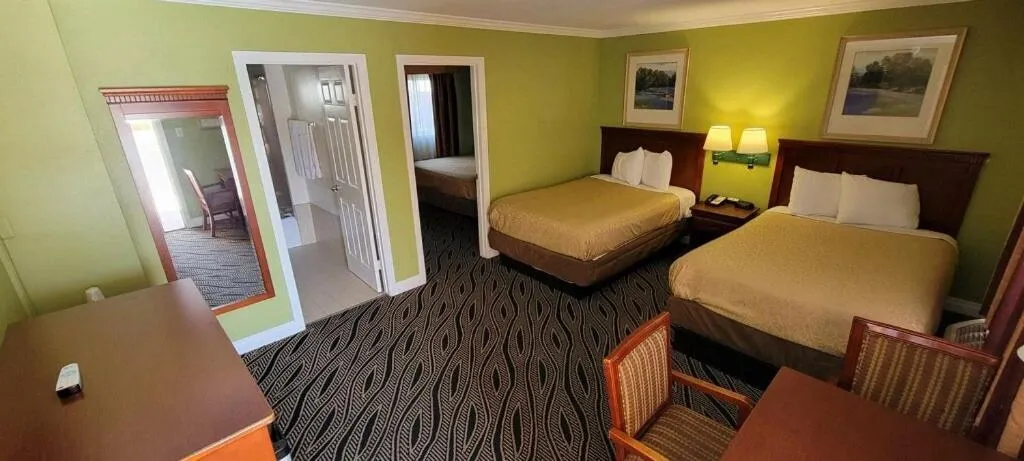 Bed in Redondo Inn and Suites