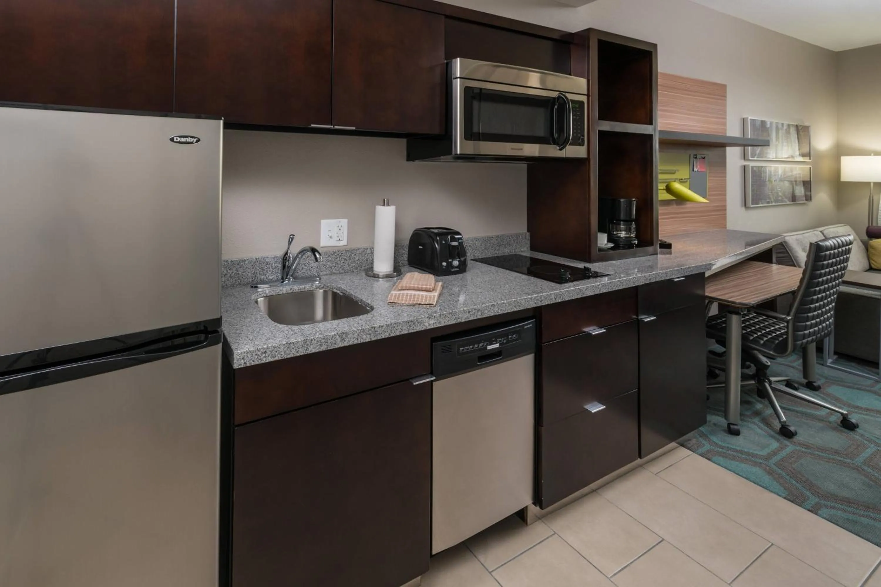 Kitchen or kitchenette in TownePlace Suites by Marriott Chicago Schaumburg