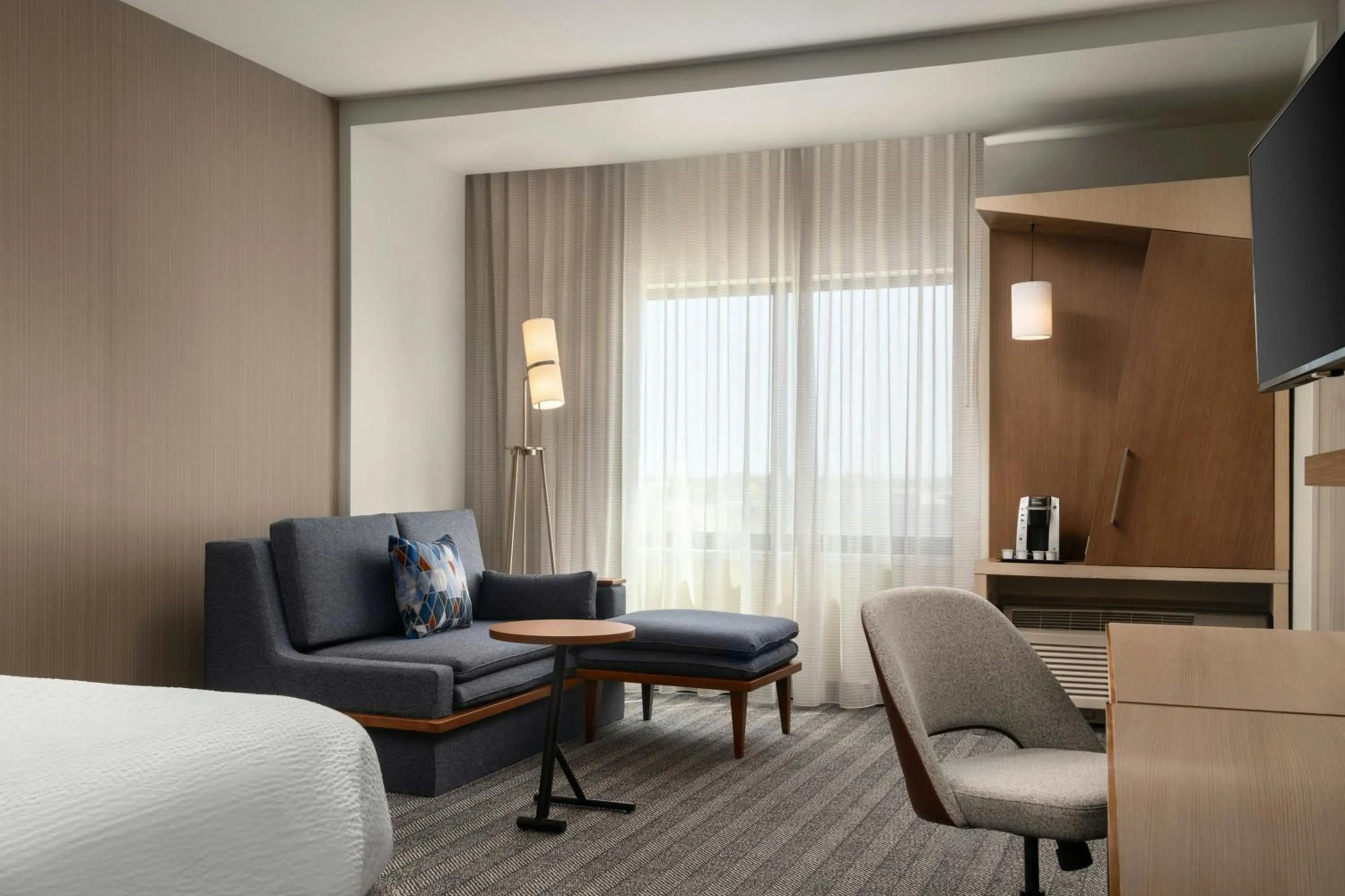 Living room in Courtyard by Marriott Denver North/Westminster