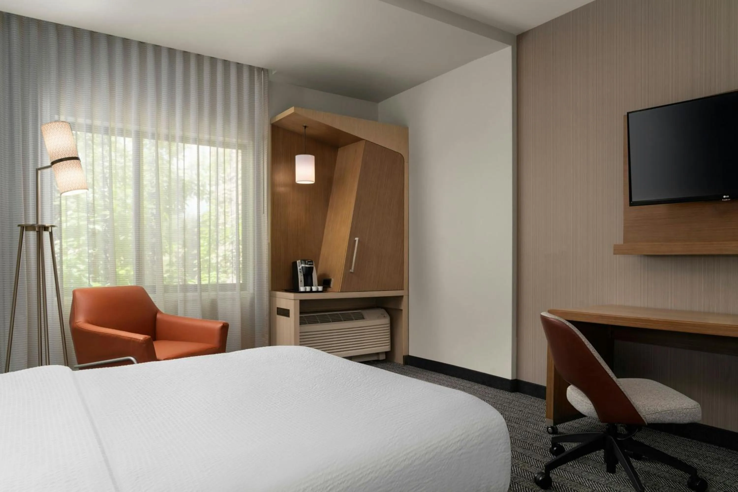 Photo of the whole room, Bed in Courtyard by Marriott Denver North/Westminster