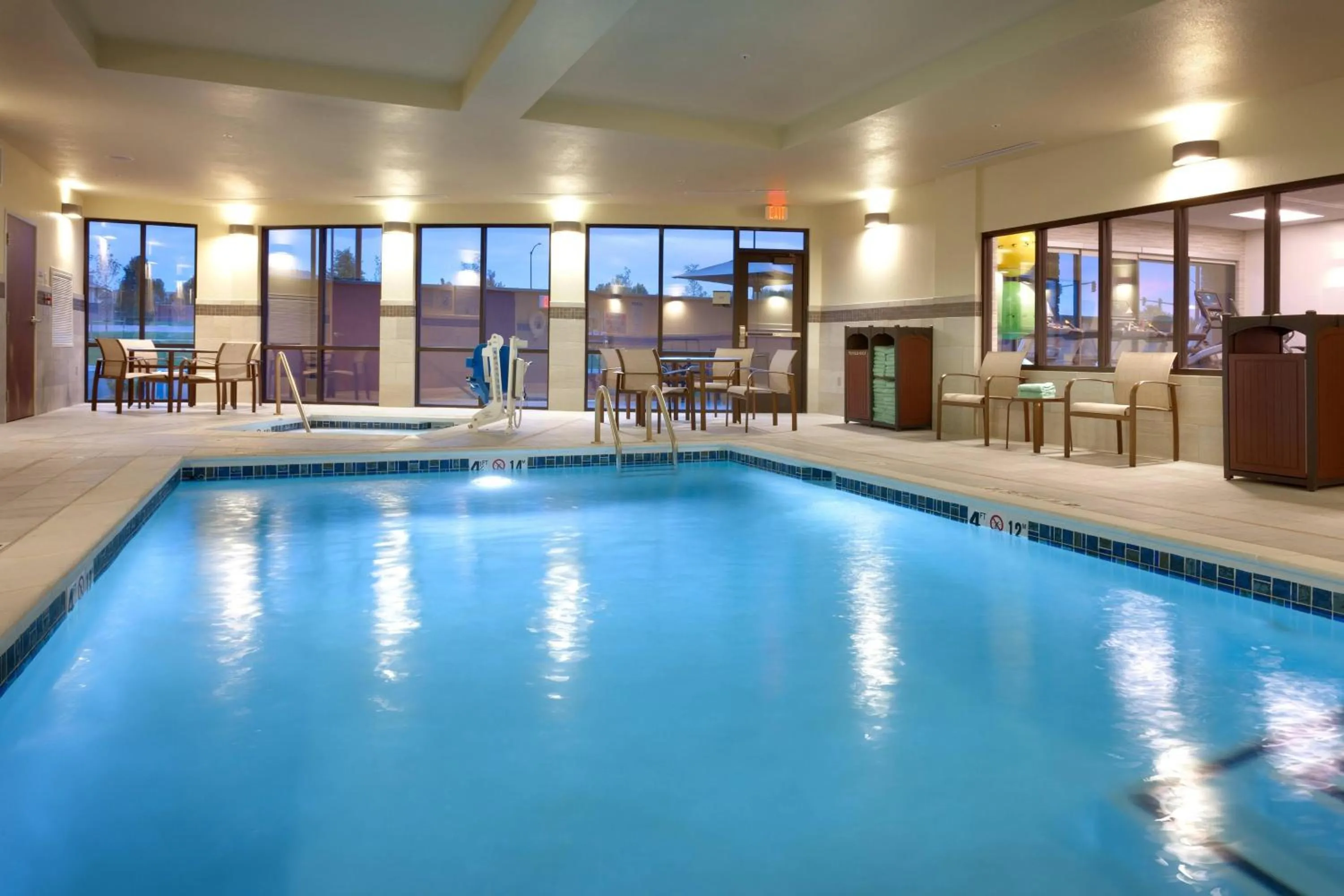 Swimming pool in Courtyard by Marriott Denver North/Westminster