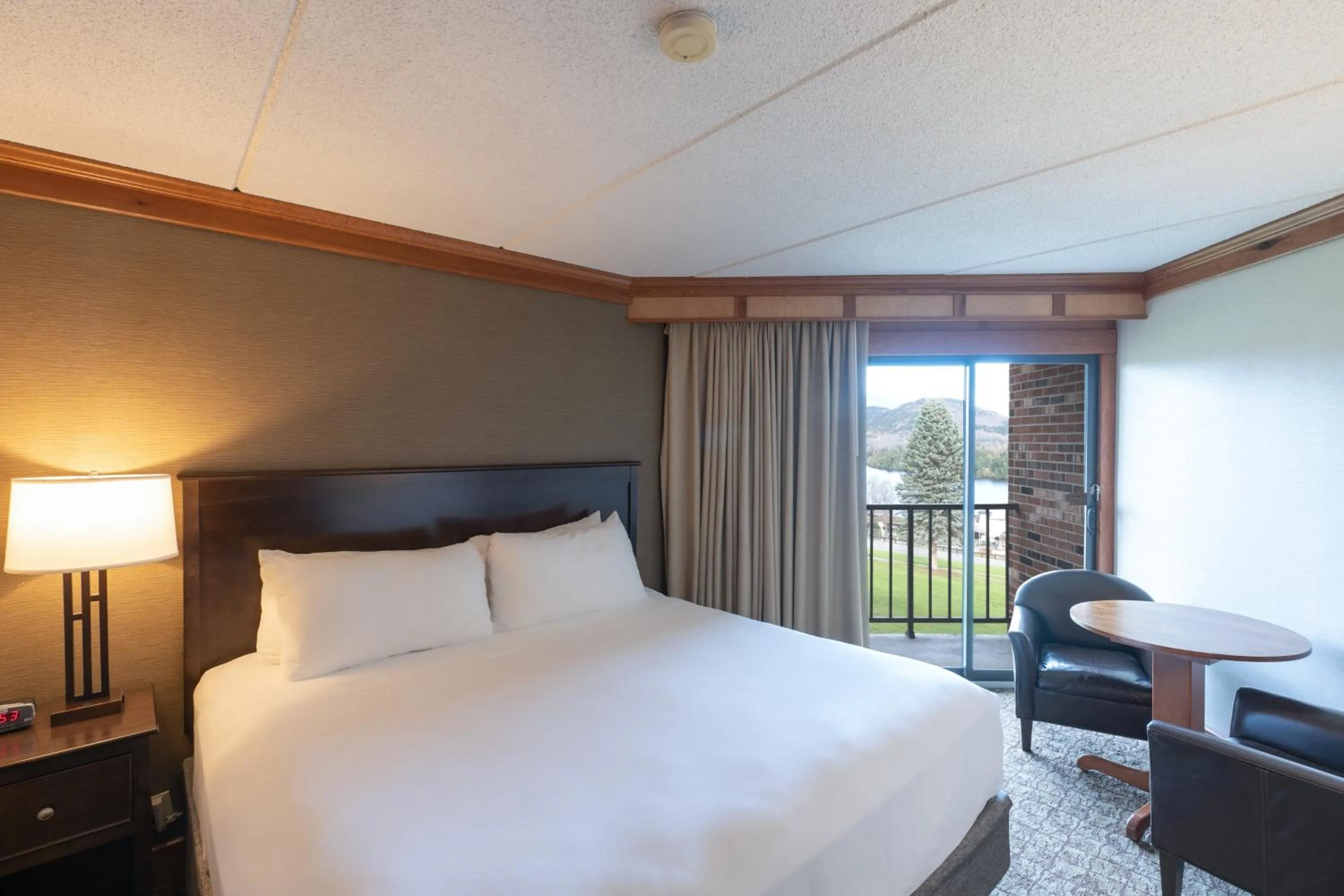 Bedroom, Bed in Crowne Plaza Lake Placid by IHG