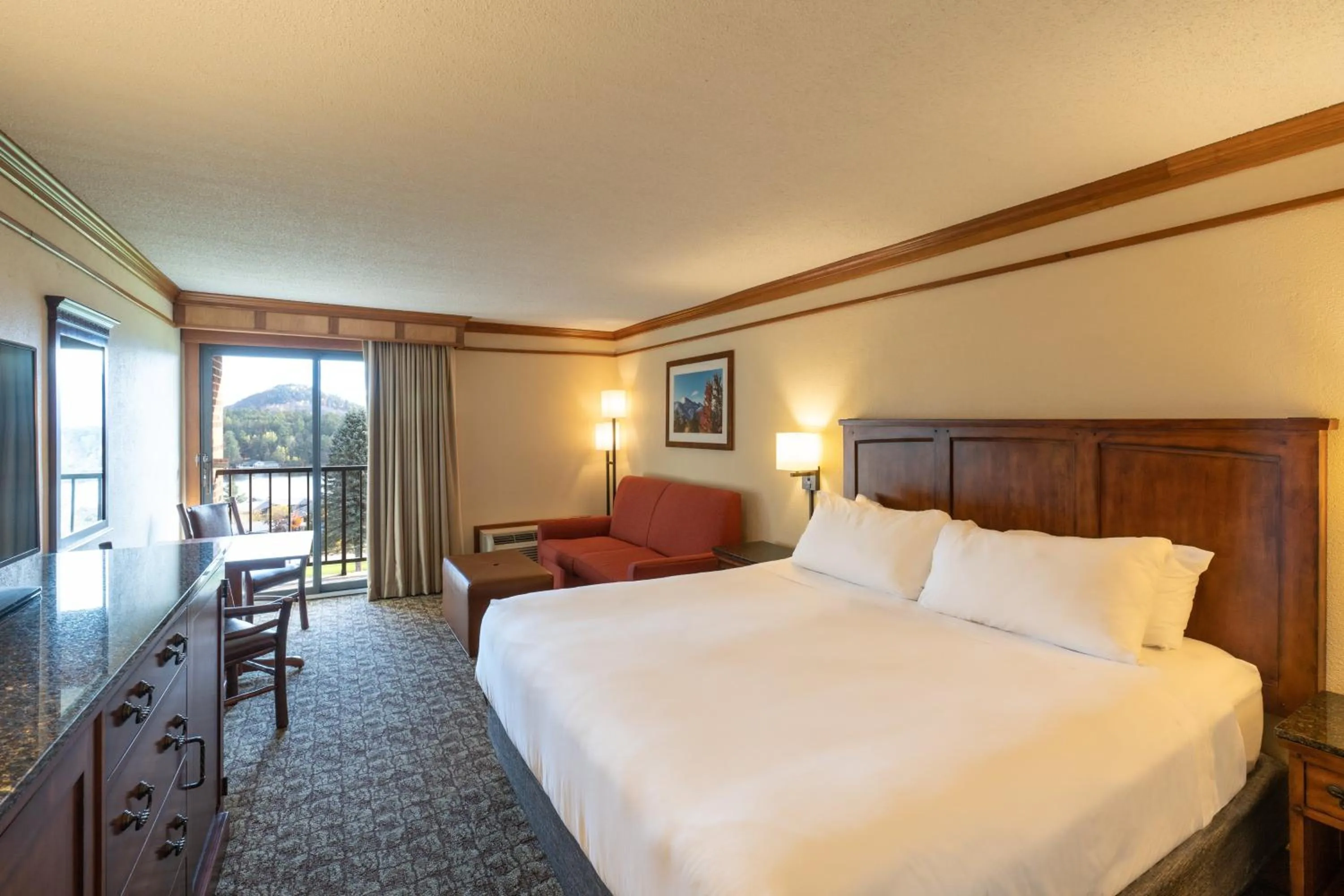 Photo of the whole room, Bed in Crowne Plaza Lake Placid by IHG
