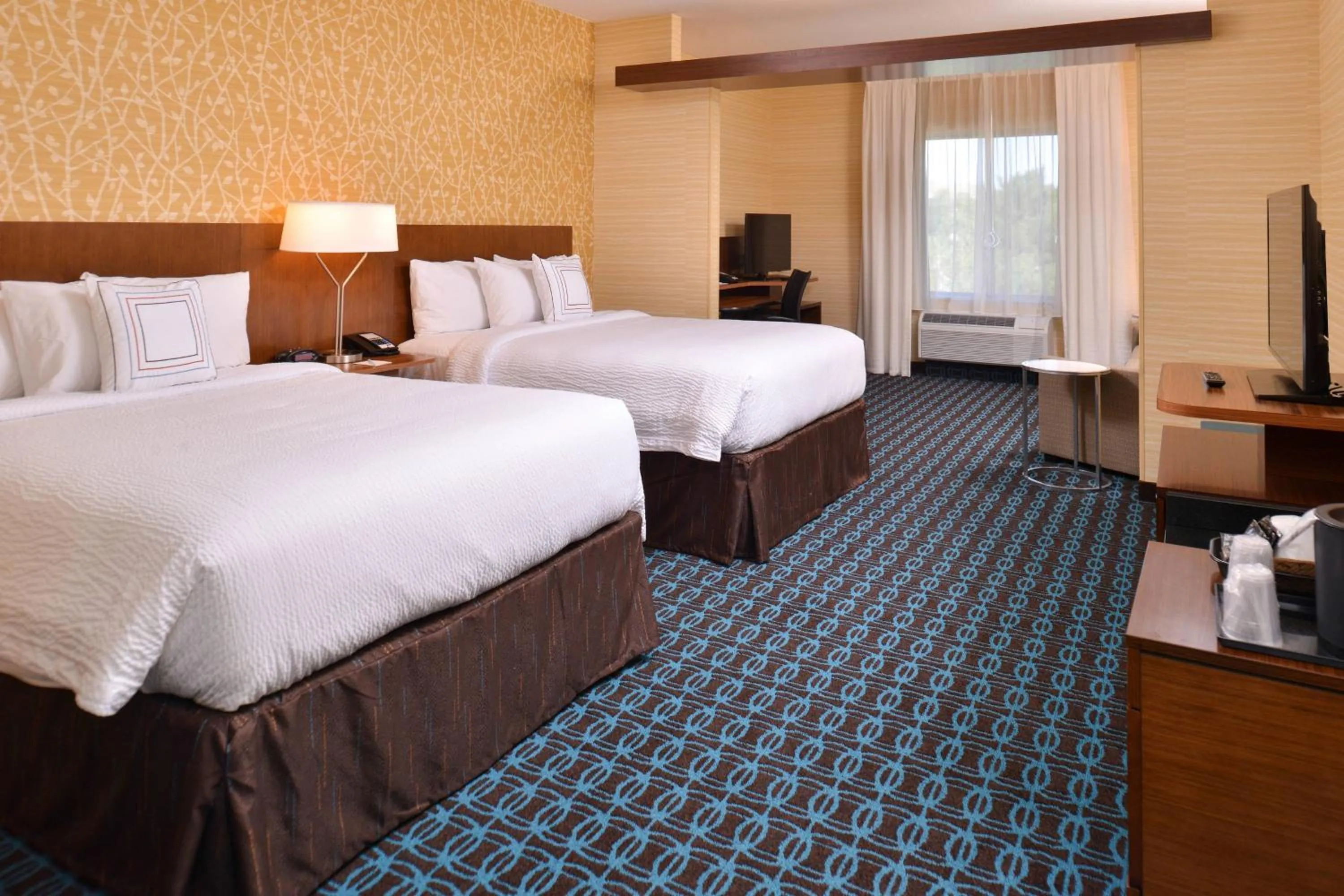 Photo of the whole room, Bed in Fairfield Inn & Suites Farmington