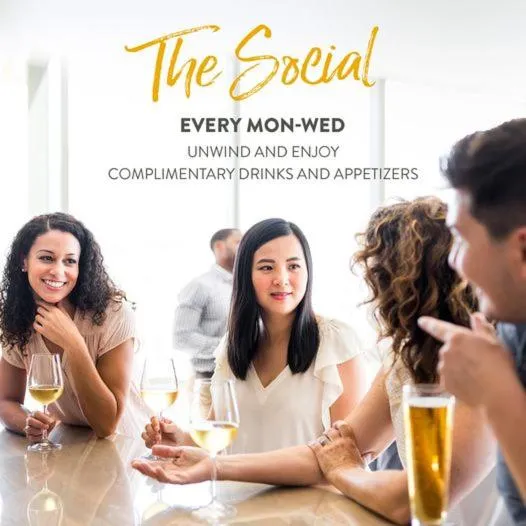 Food and drinks in Staybridge Suites Glenview by IHG