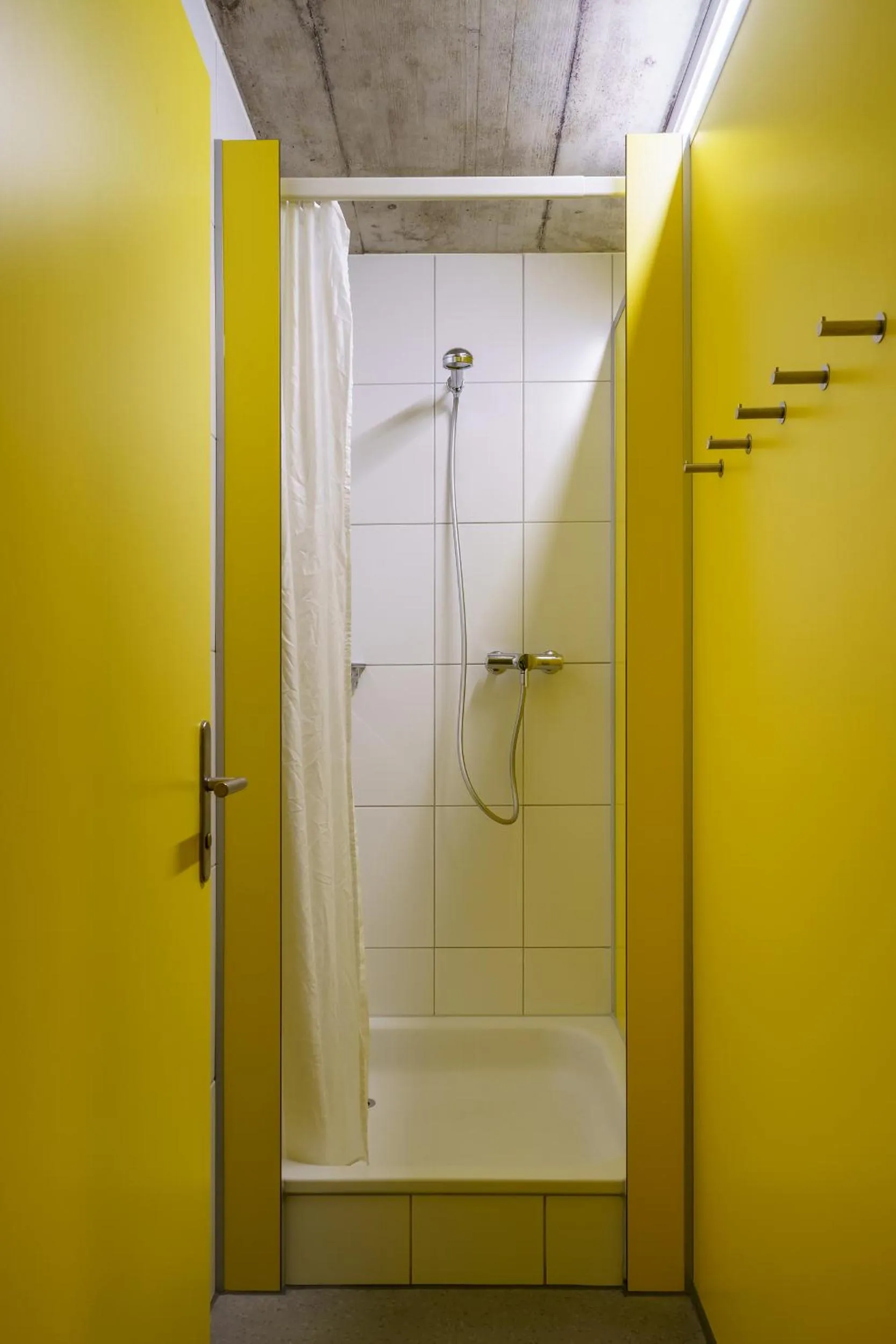 Shower in Backpackers Villa Sonnenhof - Hostel Interlaken