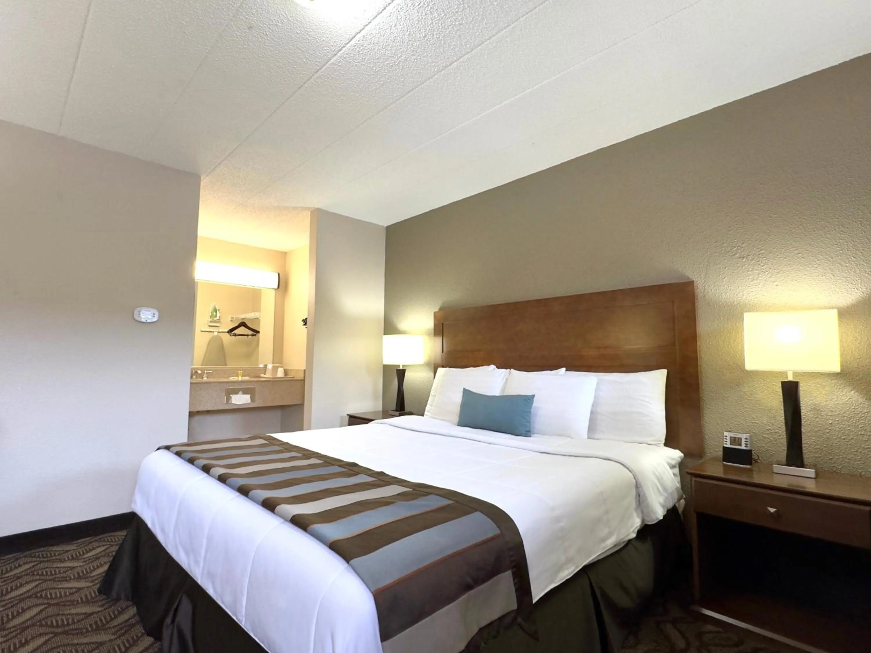 Photo of the whole room, Bed in Super 8 by Wyndham Greensburg