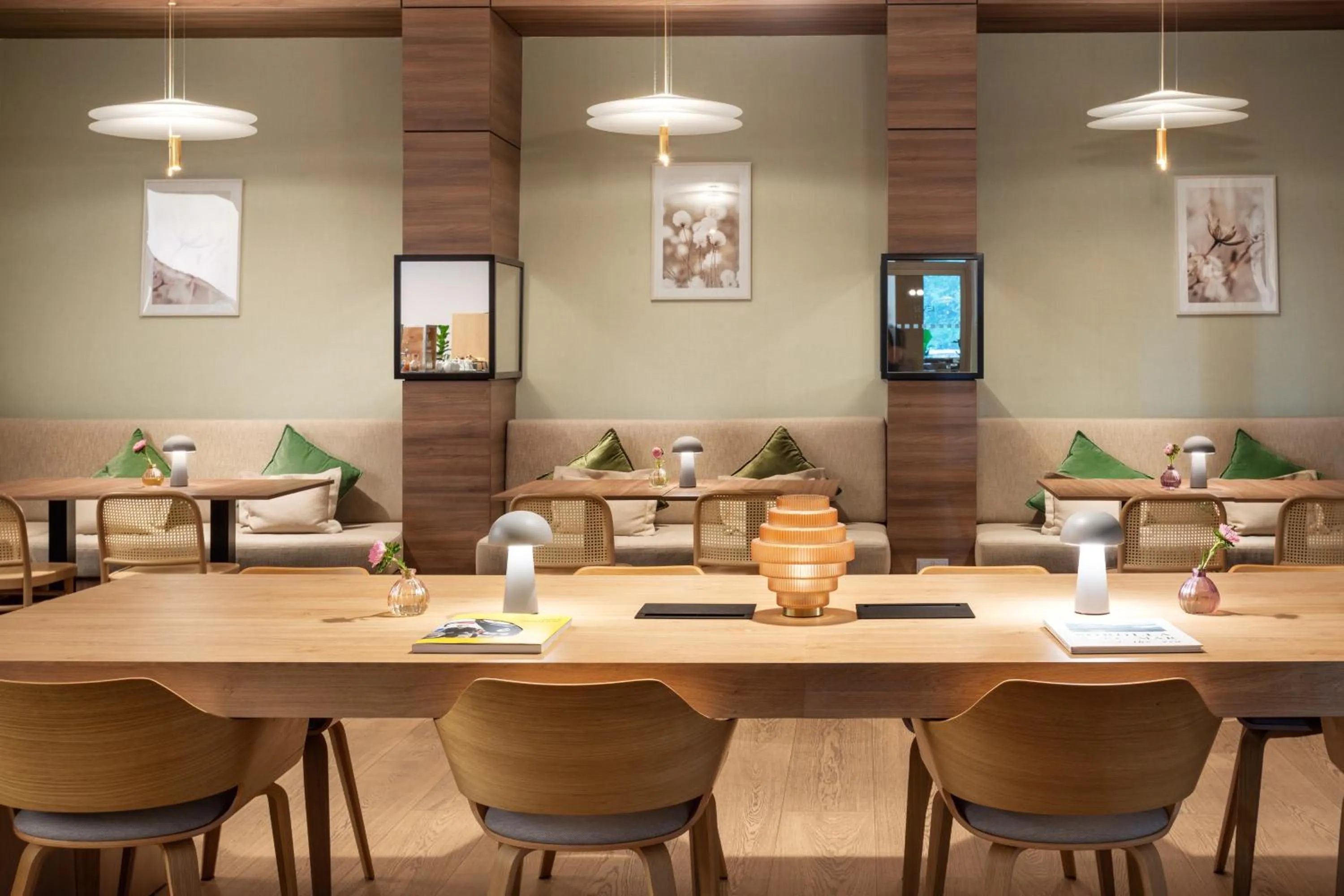 Restaurant/places to eat in Meliá Düsseldorf