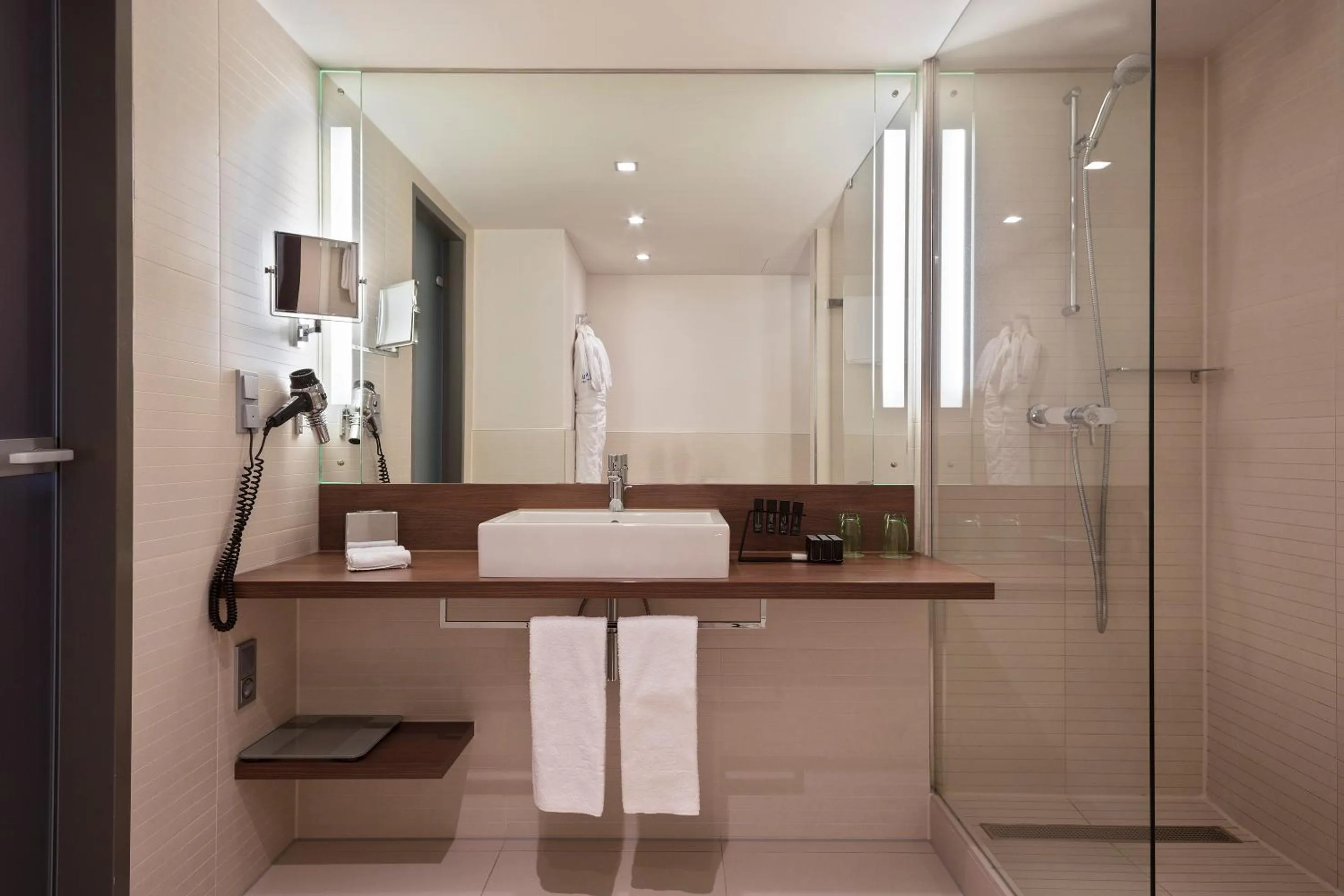 Shower in Meliá Düsseldorf