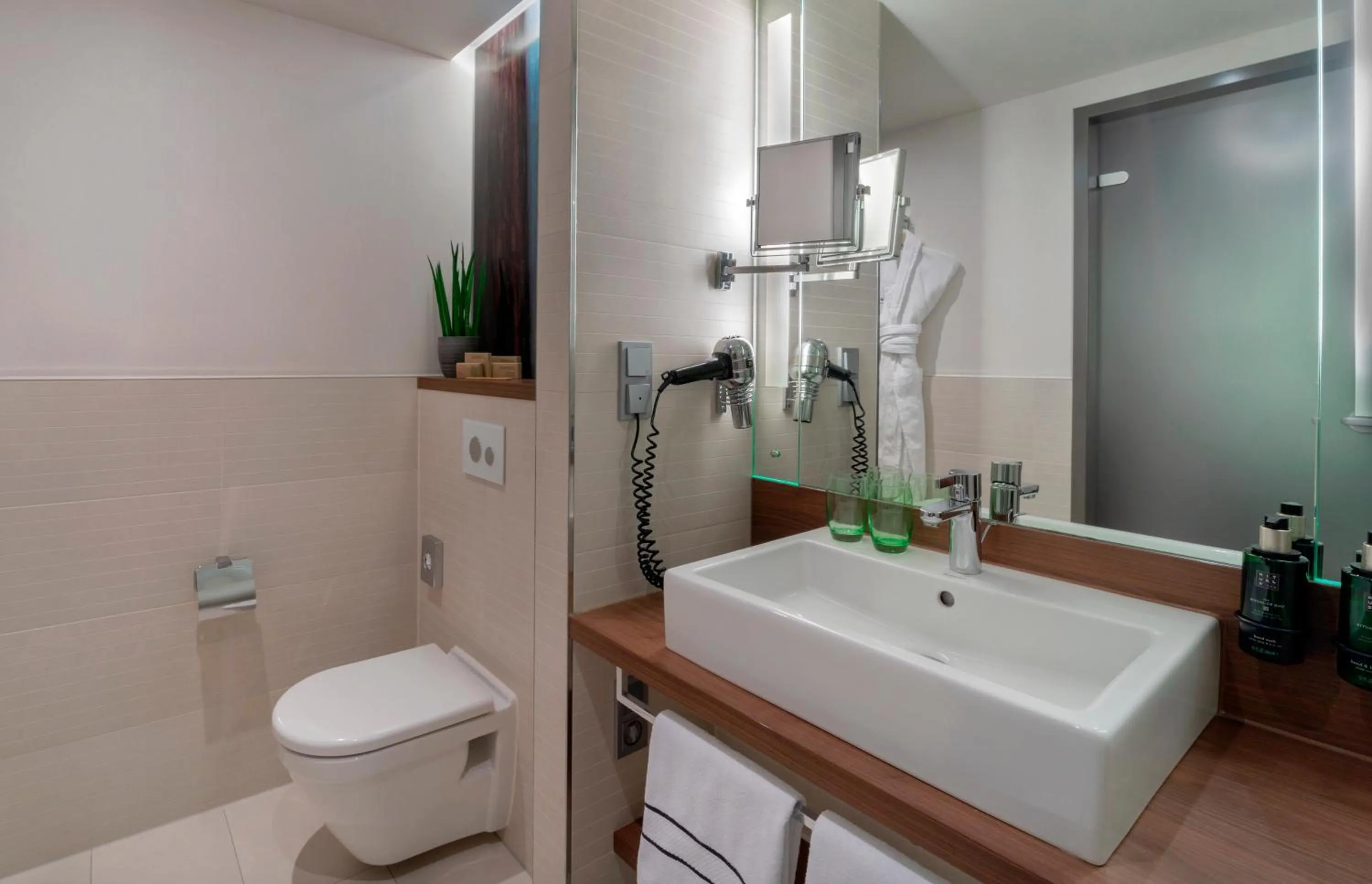 Bathroom in Meliá Düsseldorf