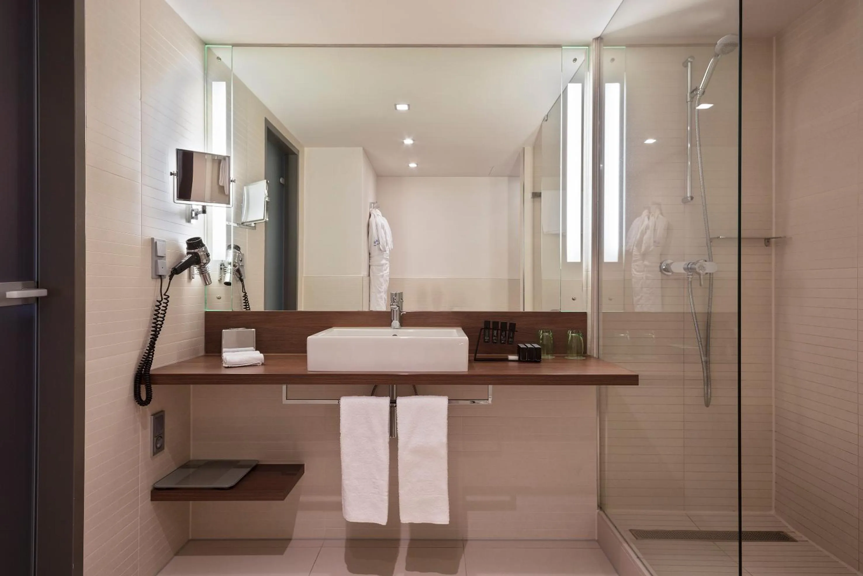 Shower in Meliá Düsseldorf