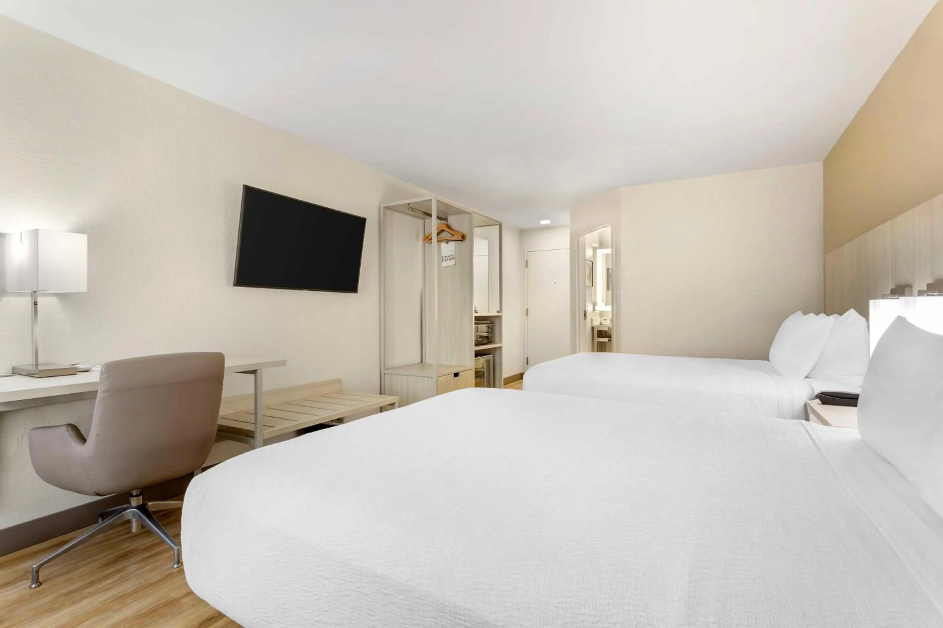 Bedroom, Bed in Best Western Plus Sugar Land-Stafford