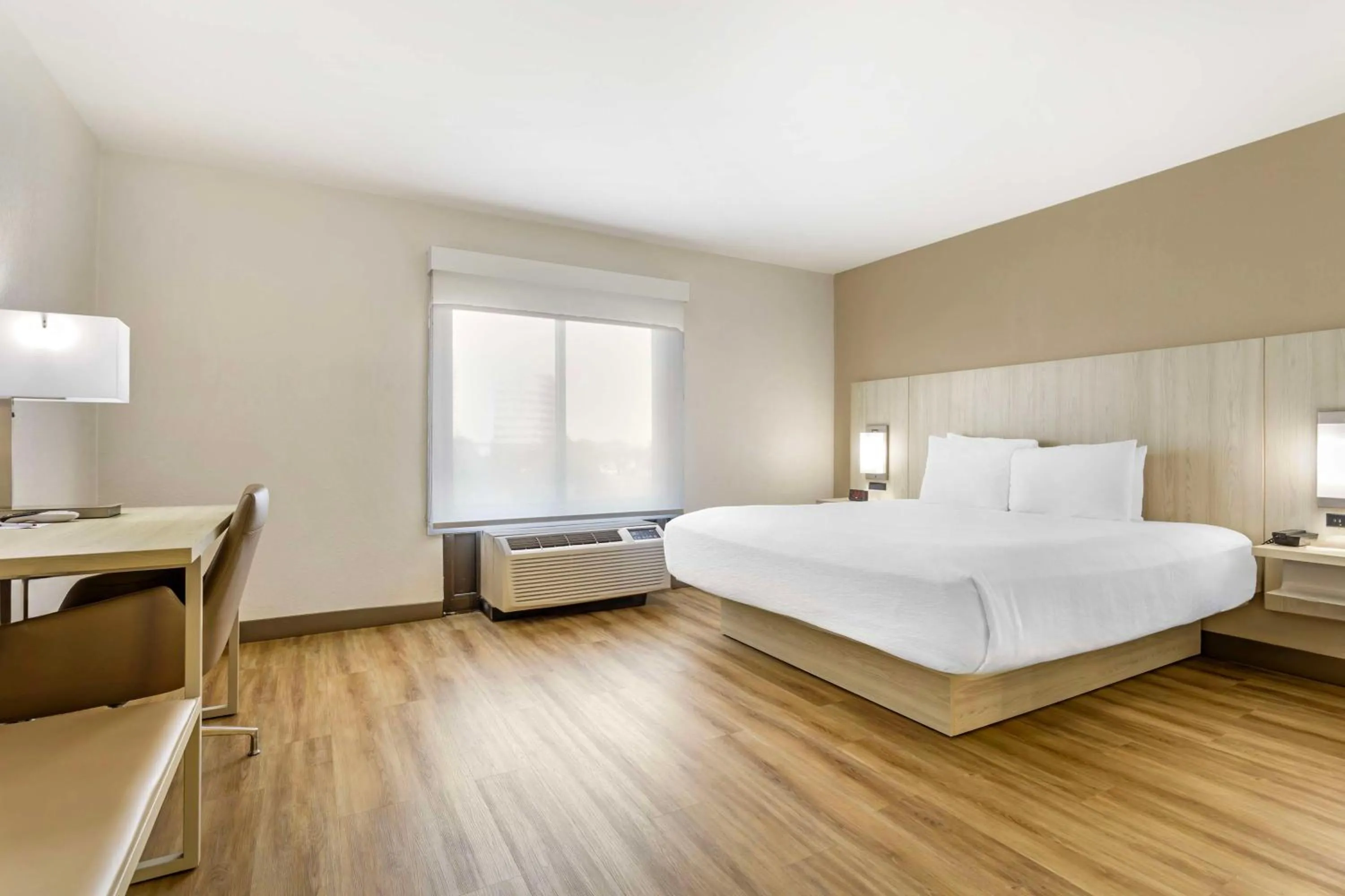 Bedroom, Bed in Best Western Plus Sugar Land-Stafford