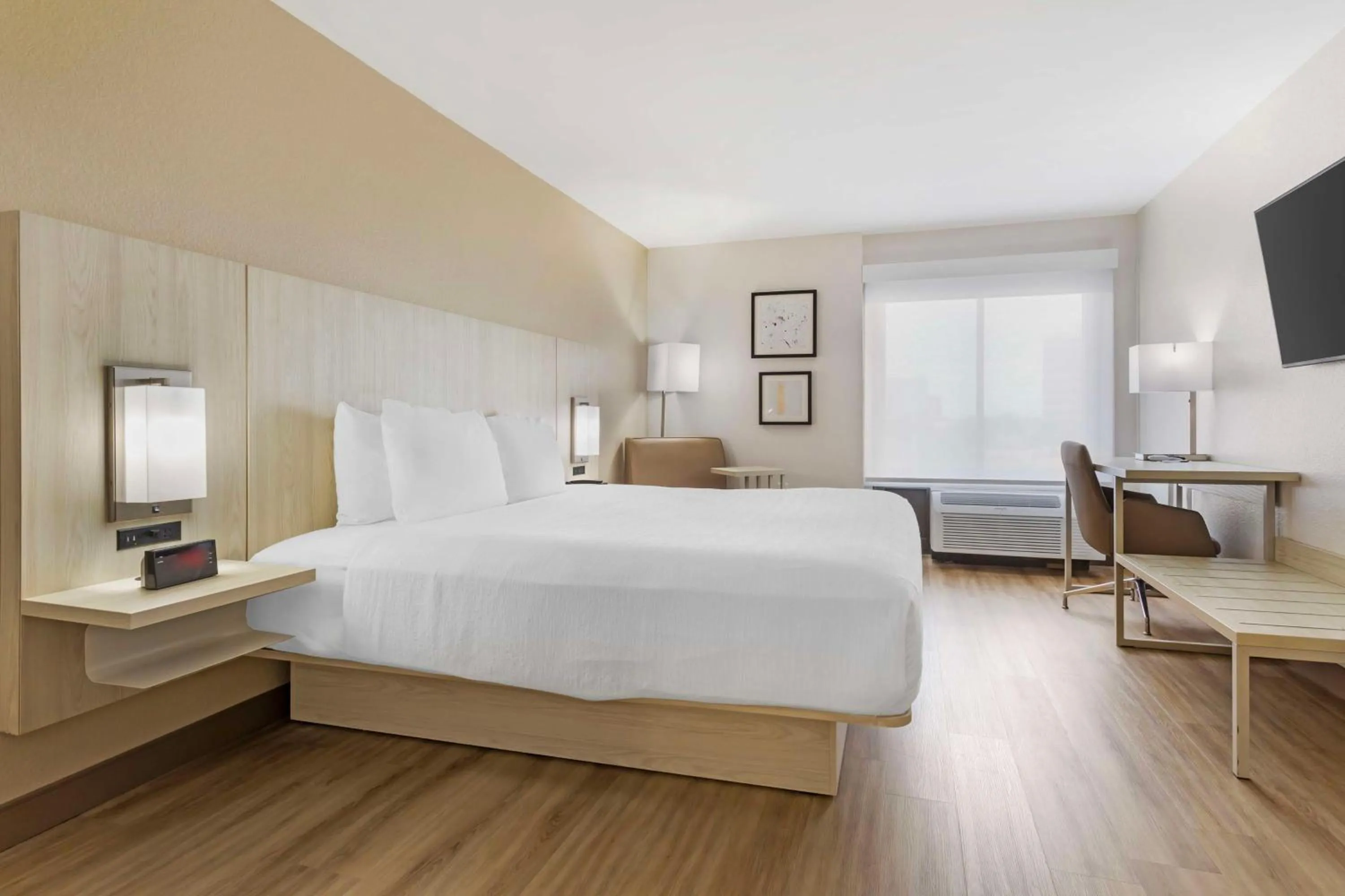 Bedroom, Bed in Best Western Plus Sugar Land-Stafford