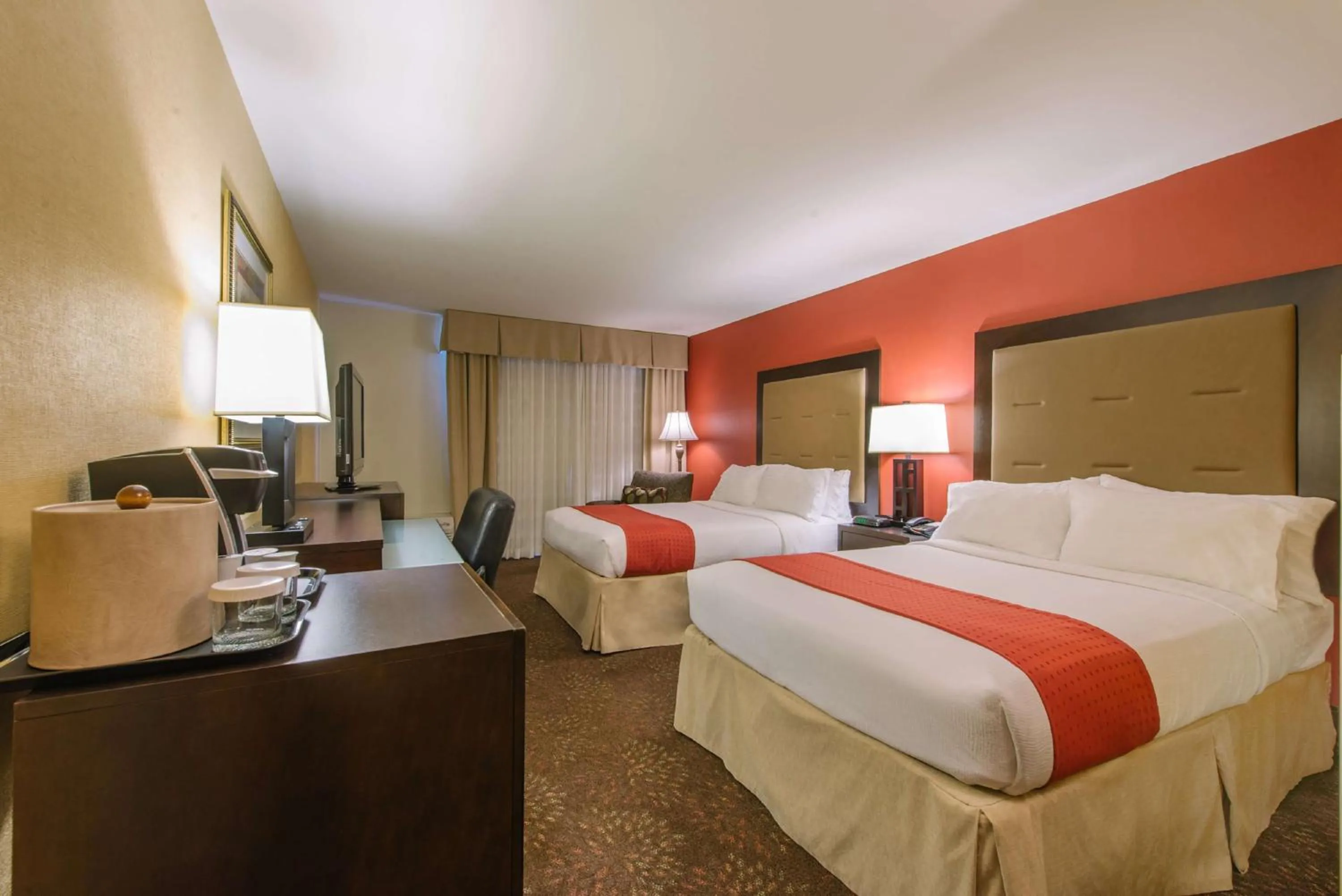 Bedroom, Bed in Hotel MTK Mount Kisco