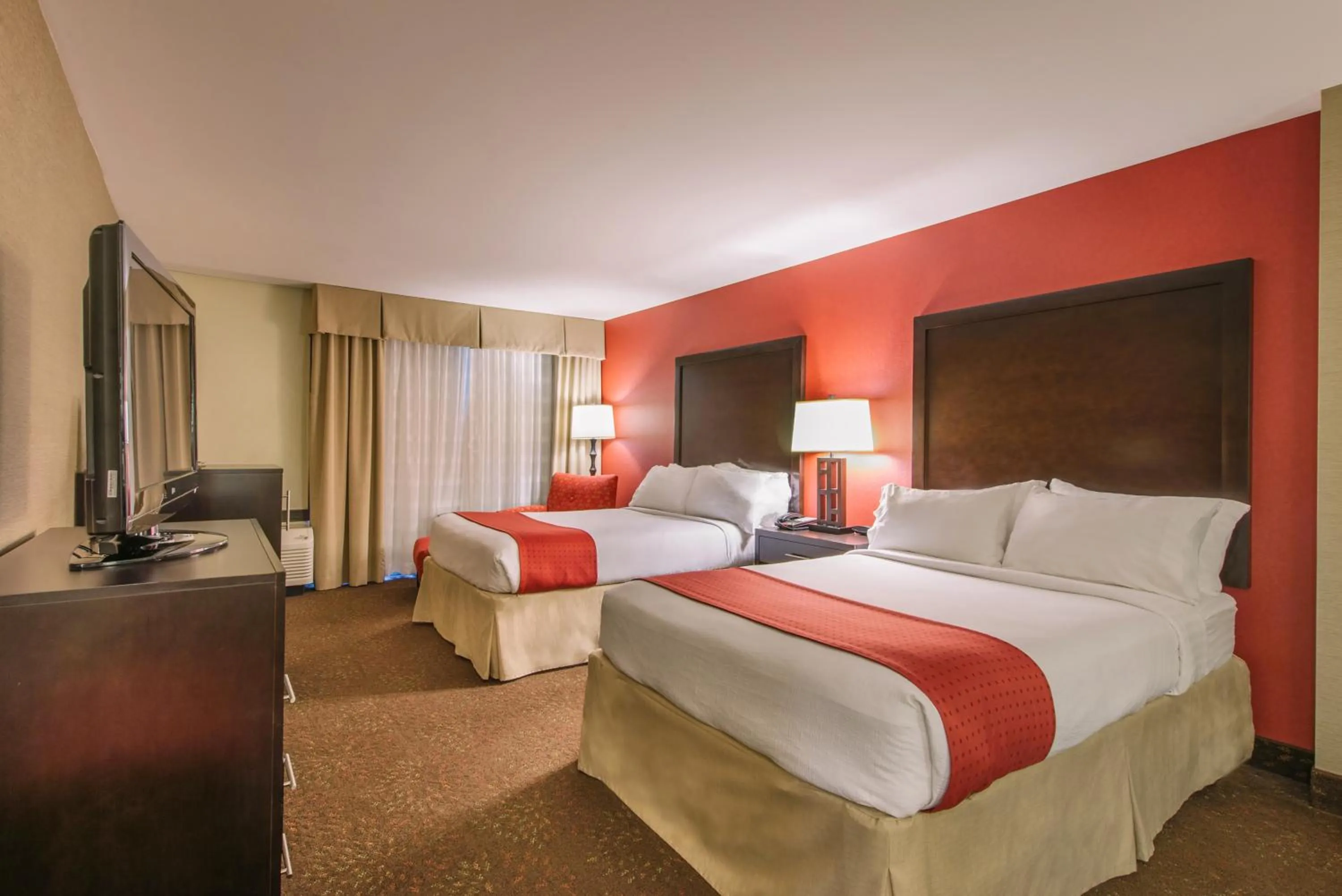 Bedroom, Bed in Hotel MTK Mount Kisco