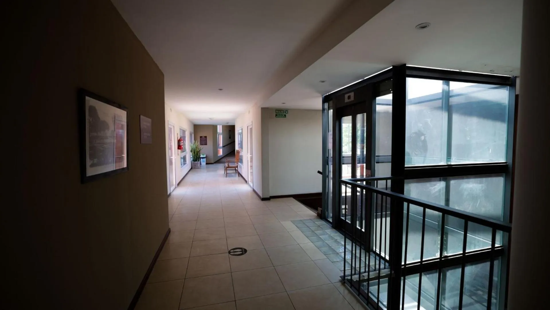 elevator in Howard Johnson Chascomus