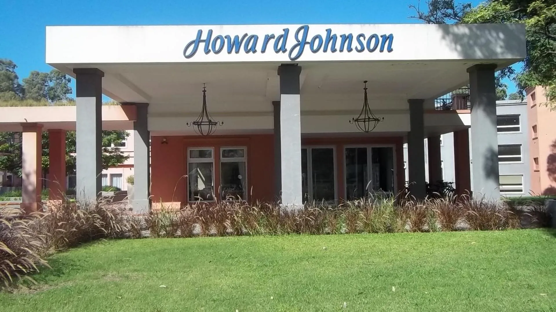 Facade/entrance in Howard Johnson Chascomus