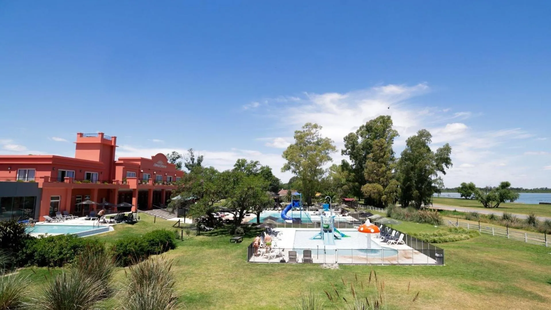 Pool view in Howard Johnson Chascomus