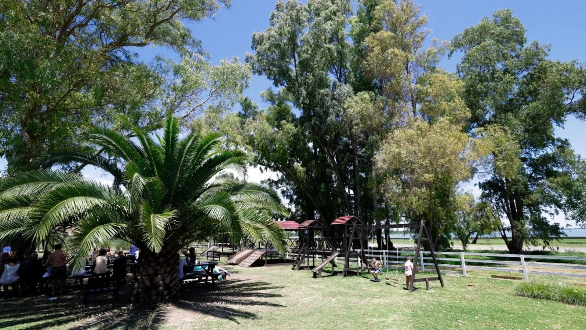 Garden view in Howard Johnson Chascomus